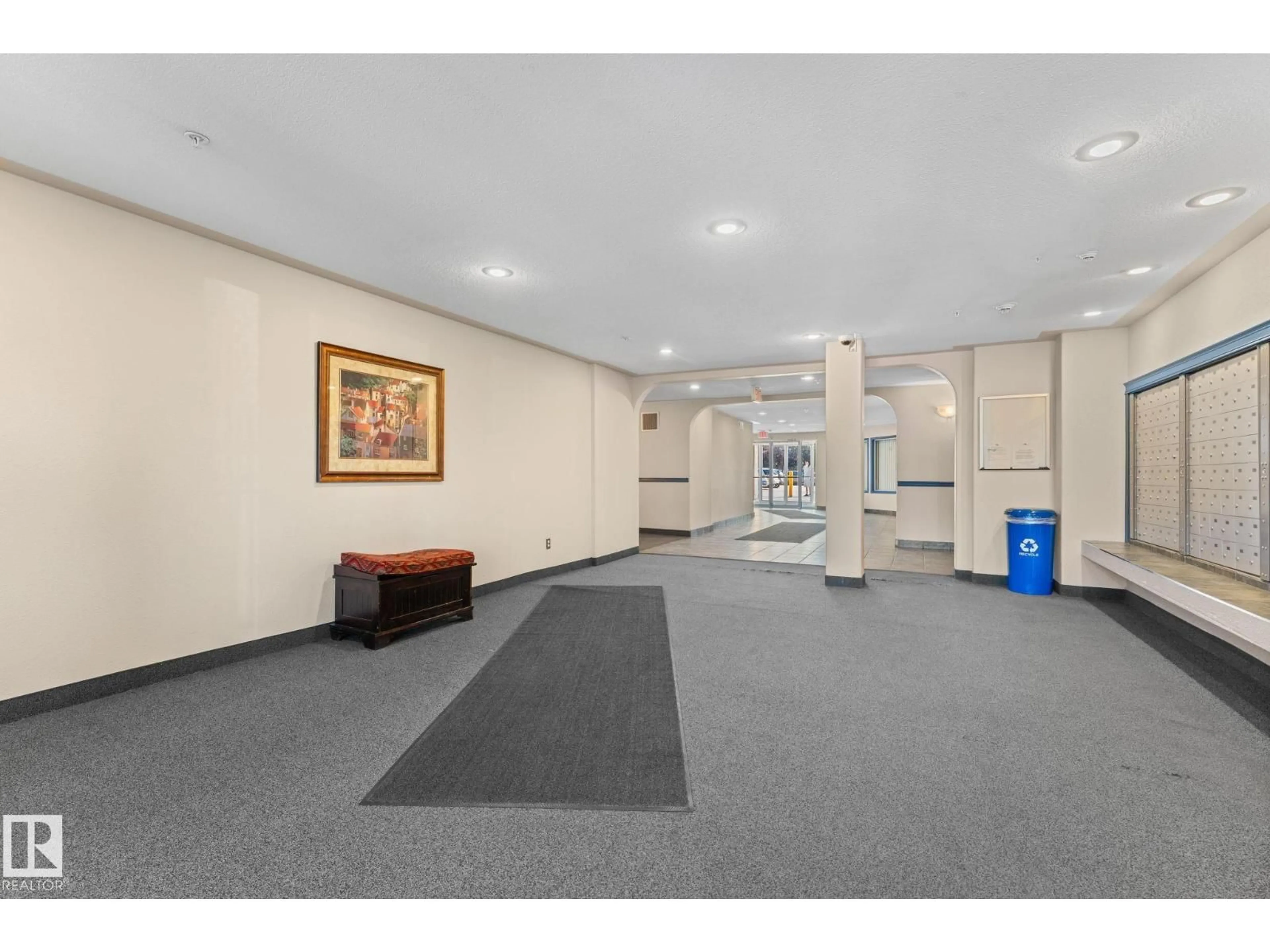 Indoor foyer for #417 - 11325 83 ST, Edmonton Alberta T5B4W5