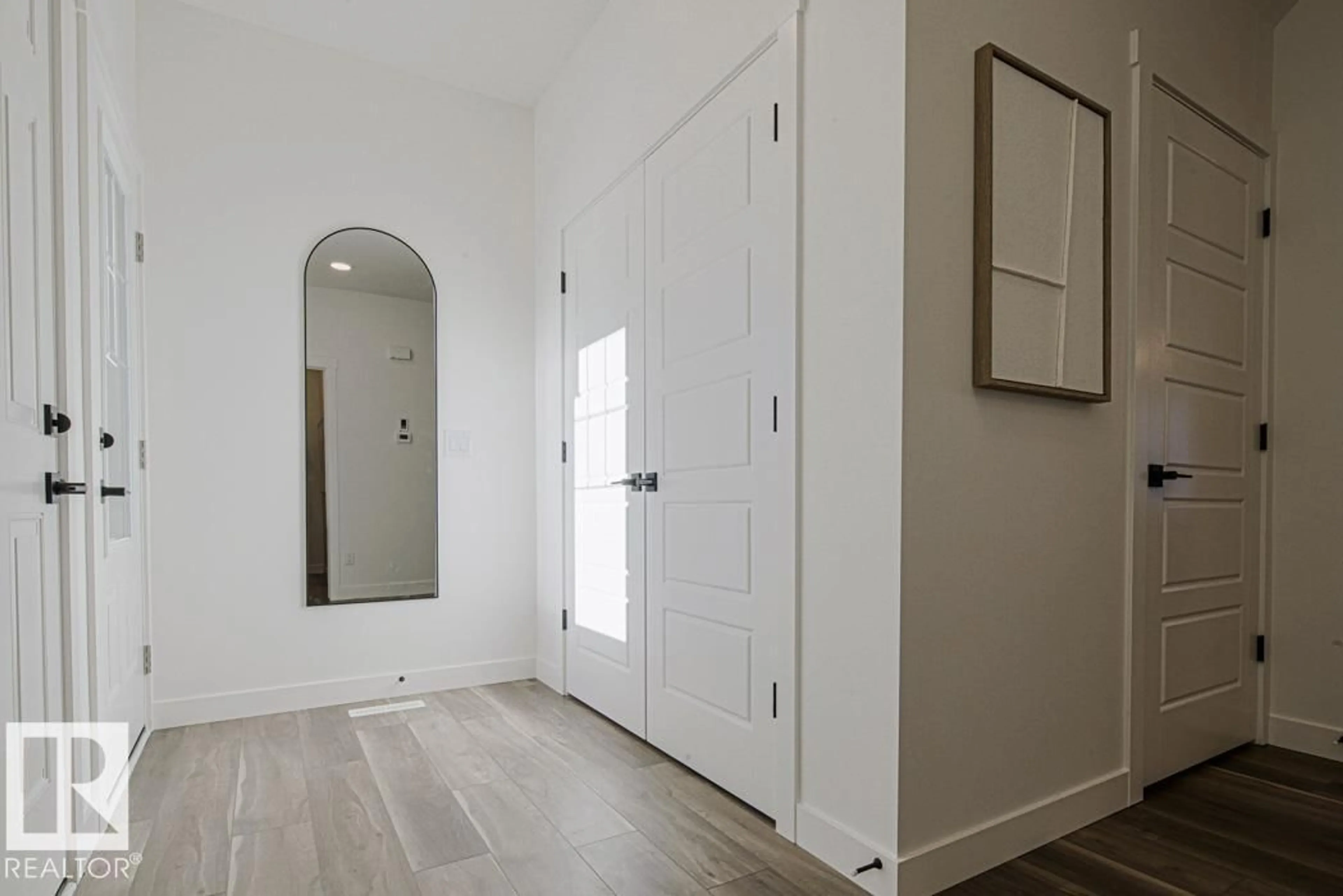 Indoor entryway for 1158 SOUTH CREEK WD, Stony Plain Alberta T7Z0P5