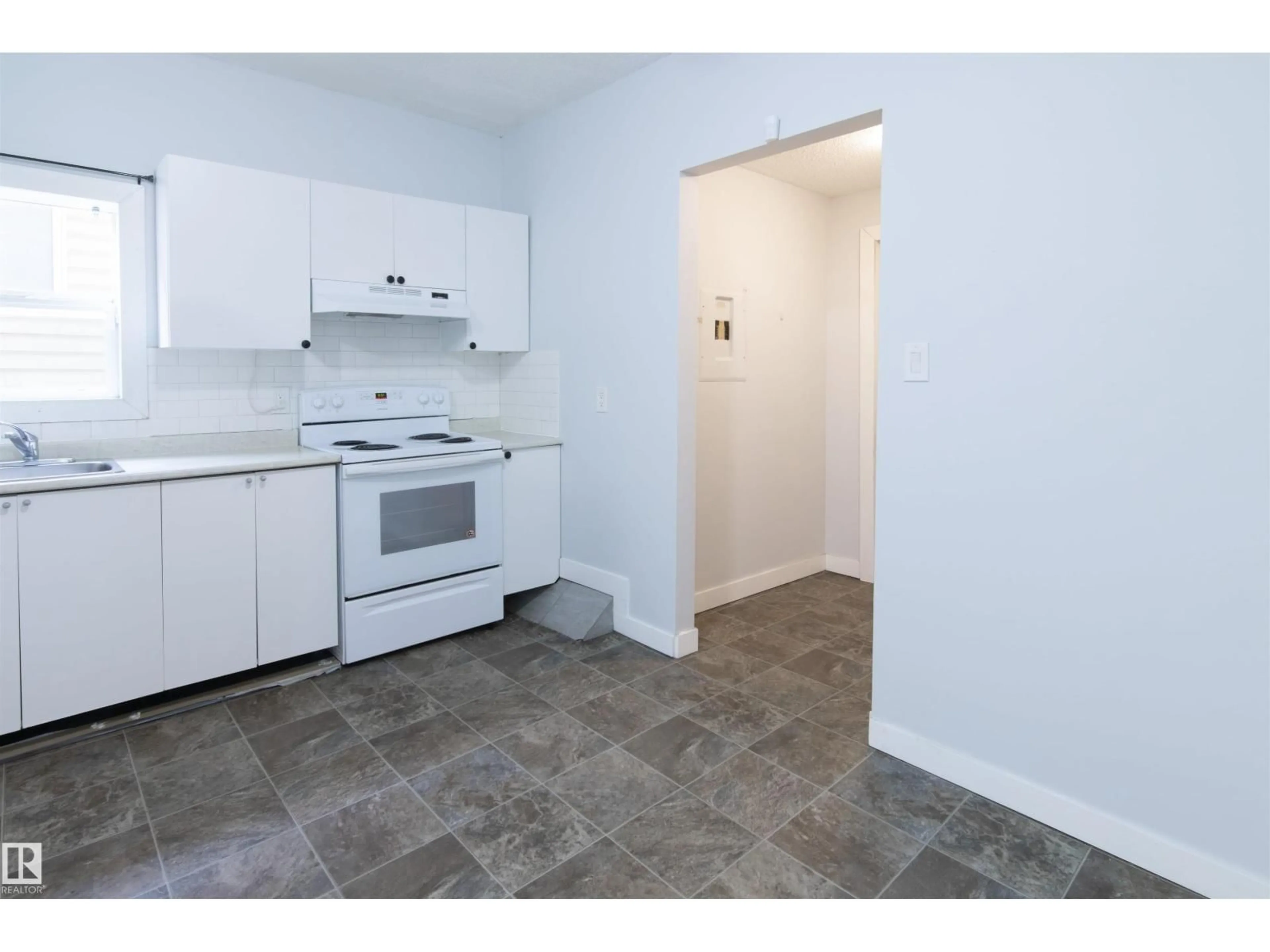 Standard kitchen, unknown for 11029 95 ST, Edmonton Alberta T5H2E9