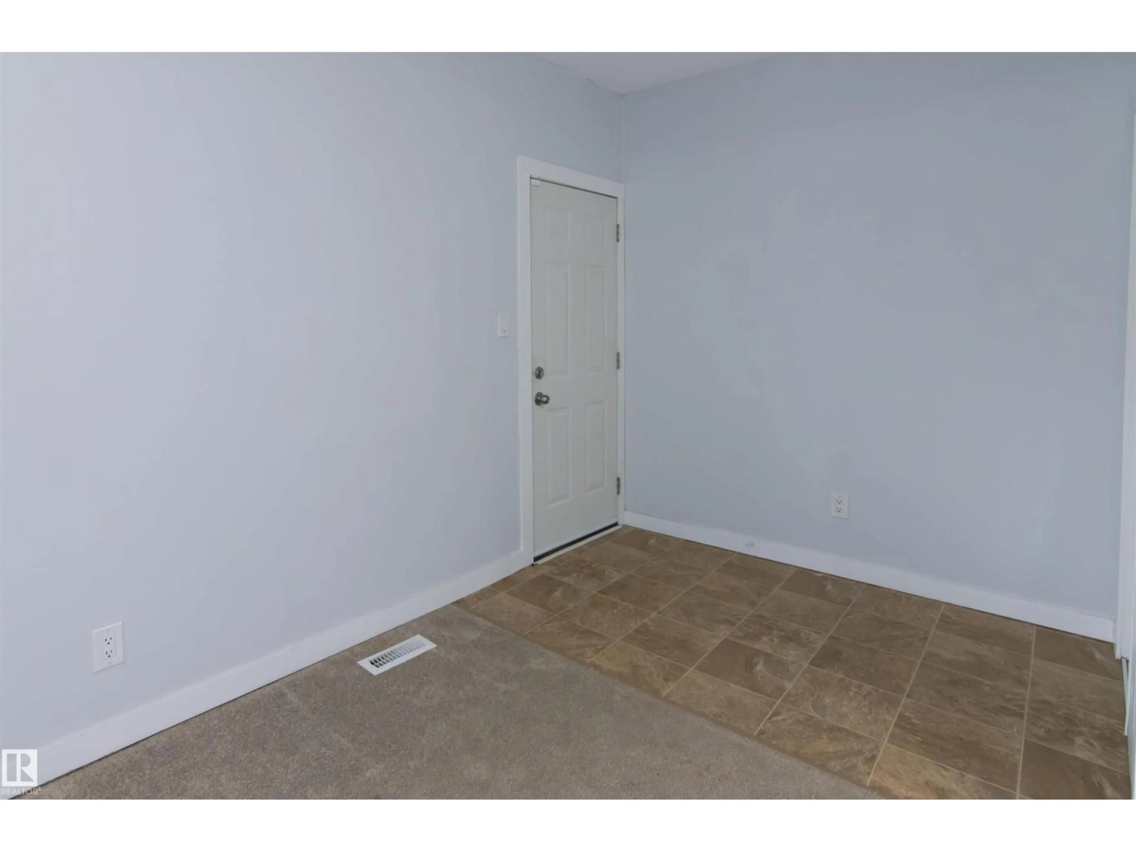 A pic of a room for 11029 95 ST, Edmonton Alberta T5H2E9
