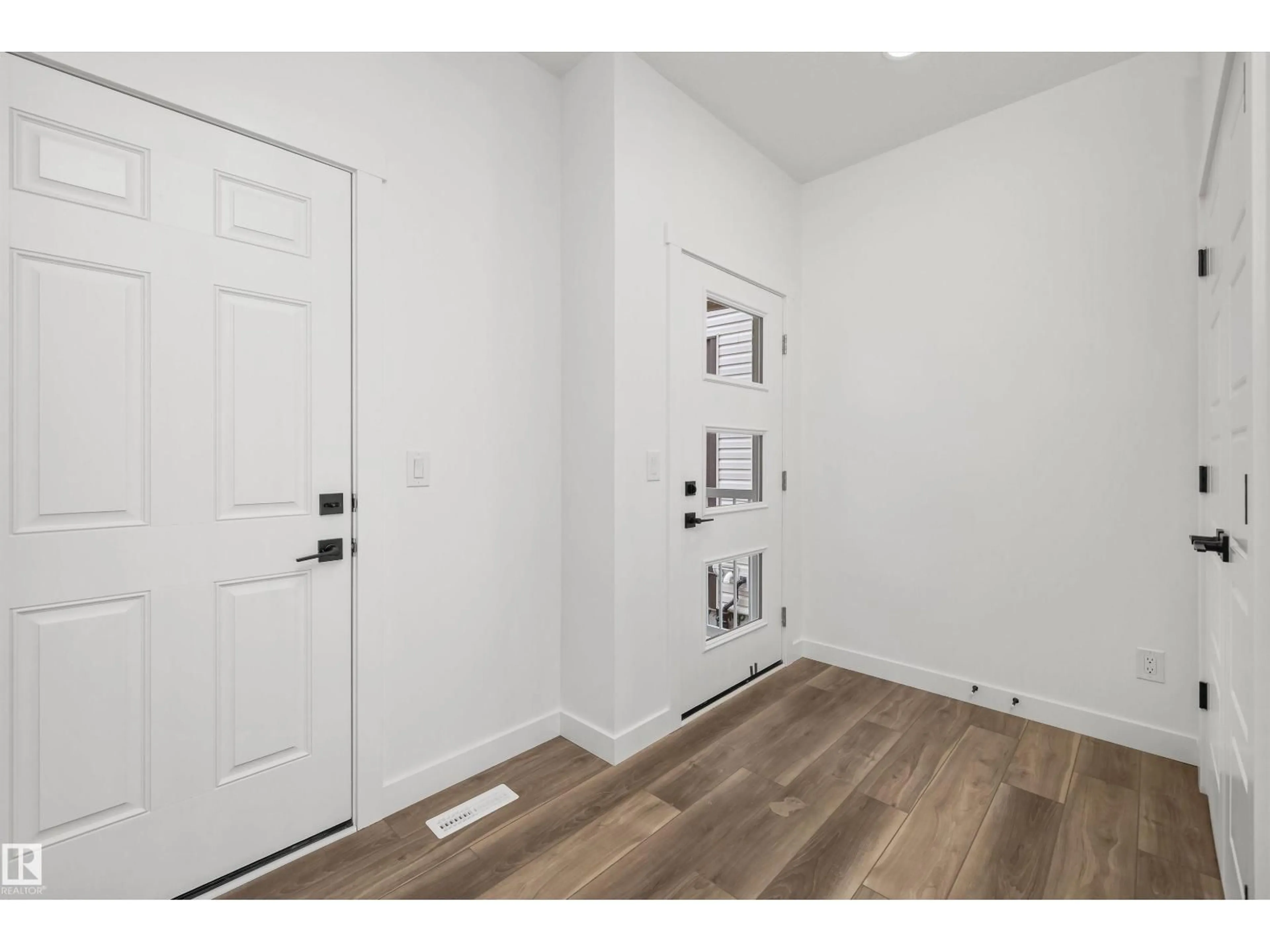 Indoor entryway for NE - 17623 7 ST, Edmonton Alberta T5Y4K3