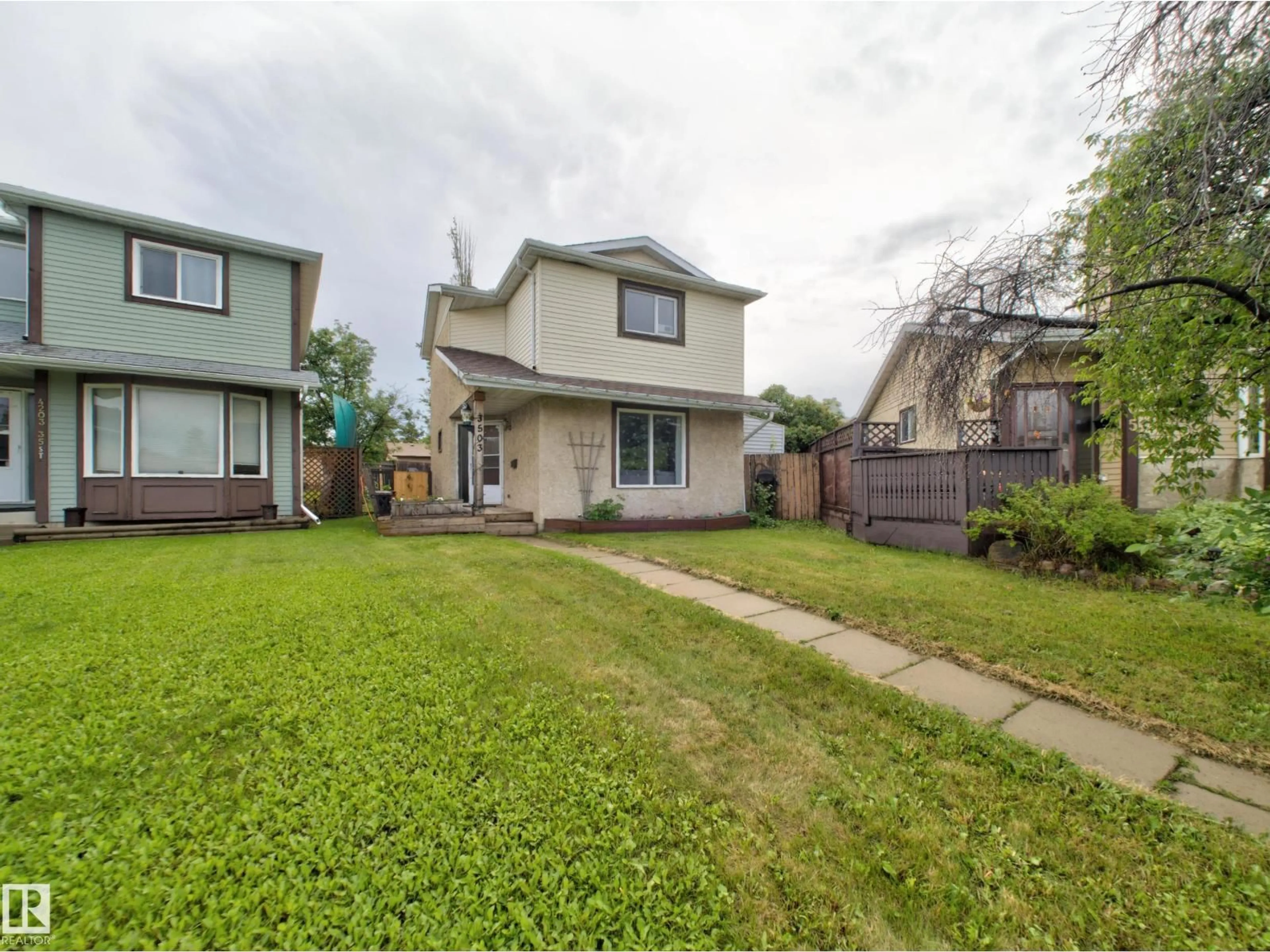 A pic from outside/outdoor area/front of a property/back of a property/a pic from drone, street for NW - 3503 42A AV, Edmonton Alberta T6L4C6
