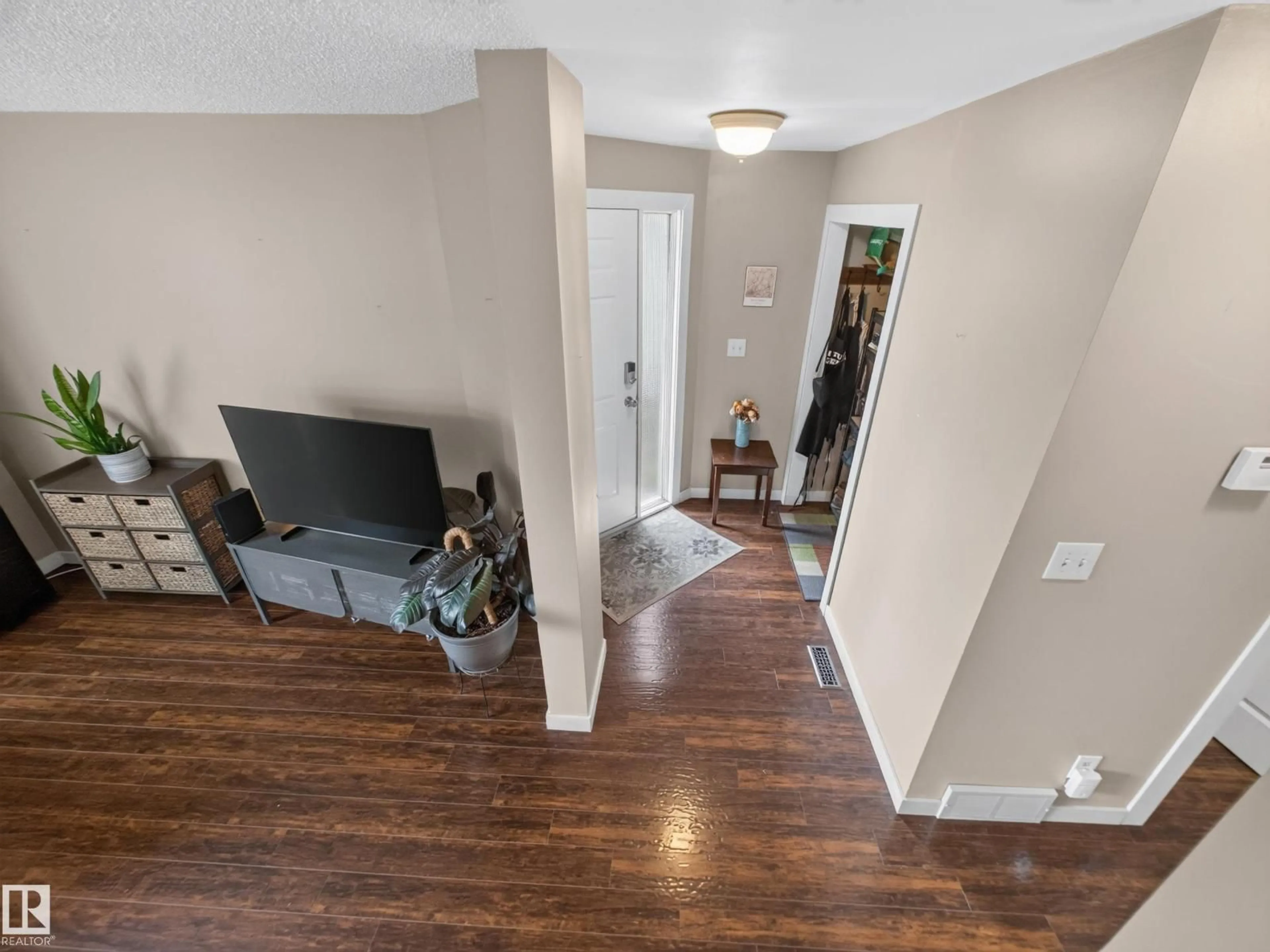 Indoor entryway for NW - 3503 42A AV, Edmonton Alberta T6L4C6