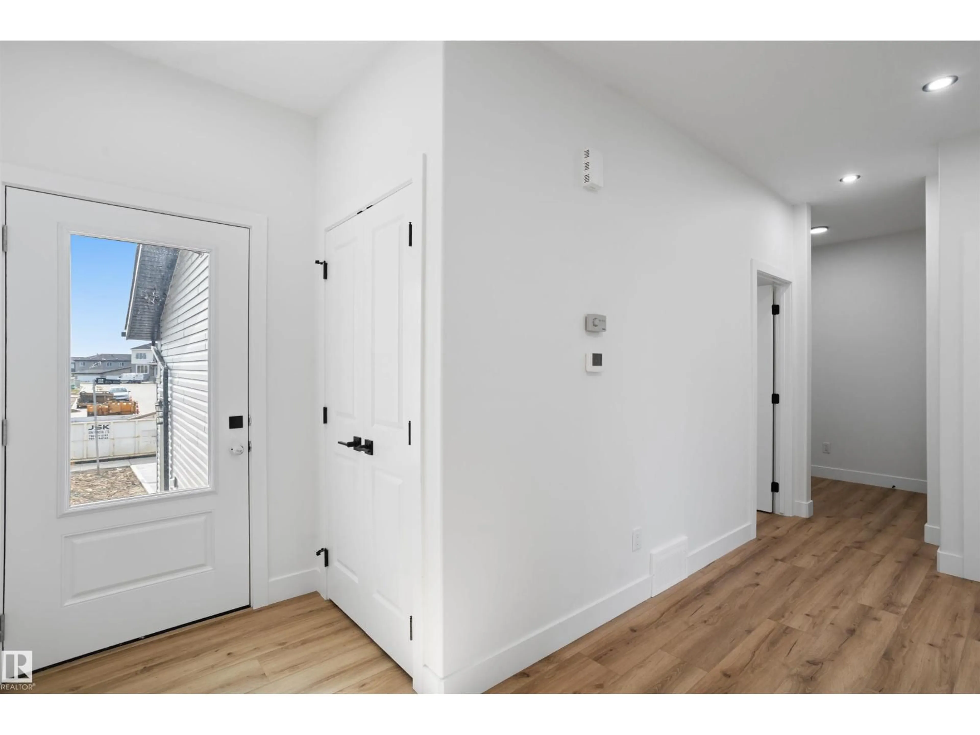 Indoor entryway for 782 BANK DR, Leduc Alberta T9E1G2