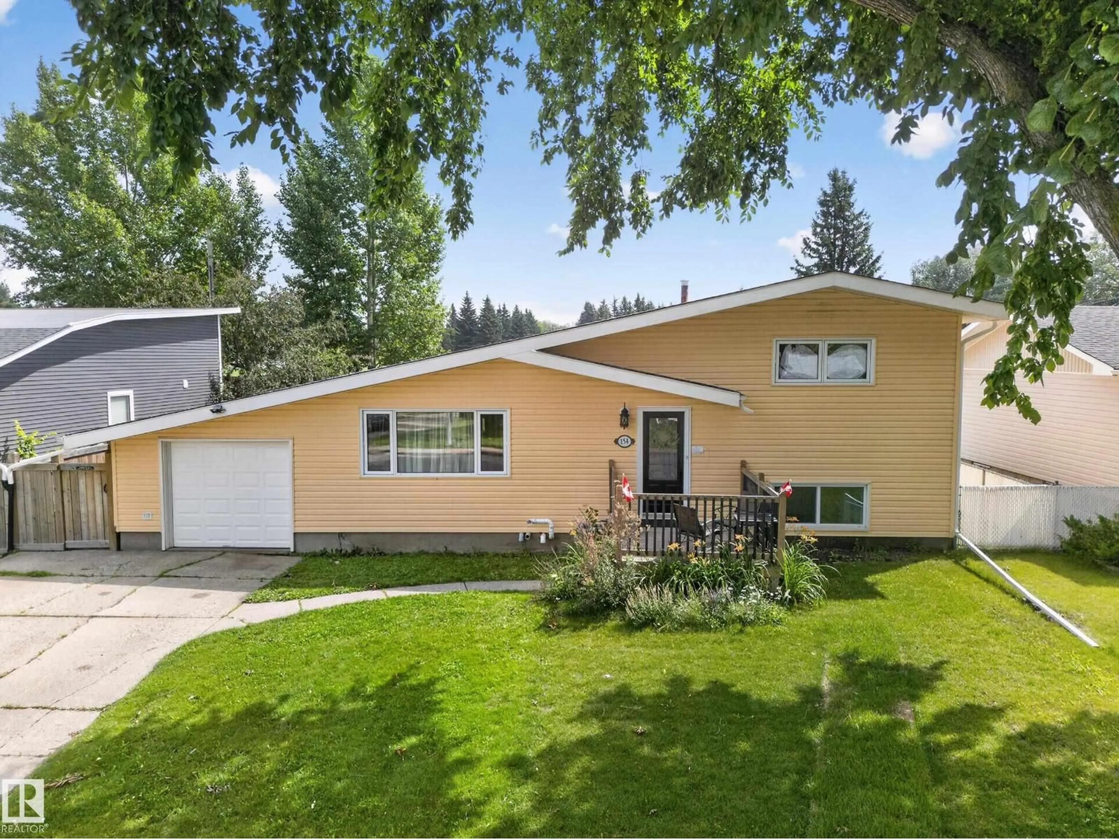 Home with vinyl exterior material, street for 154 PINE ST, Sherwood Park Alberta T8A1H1