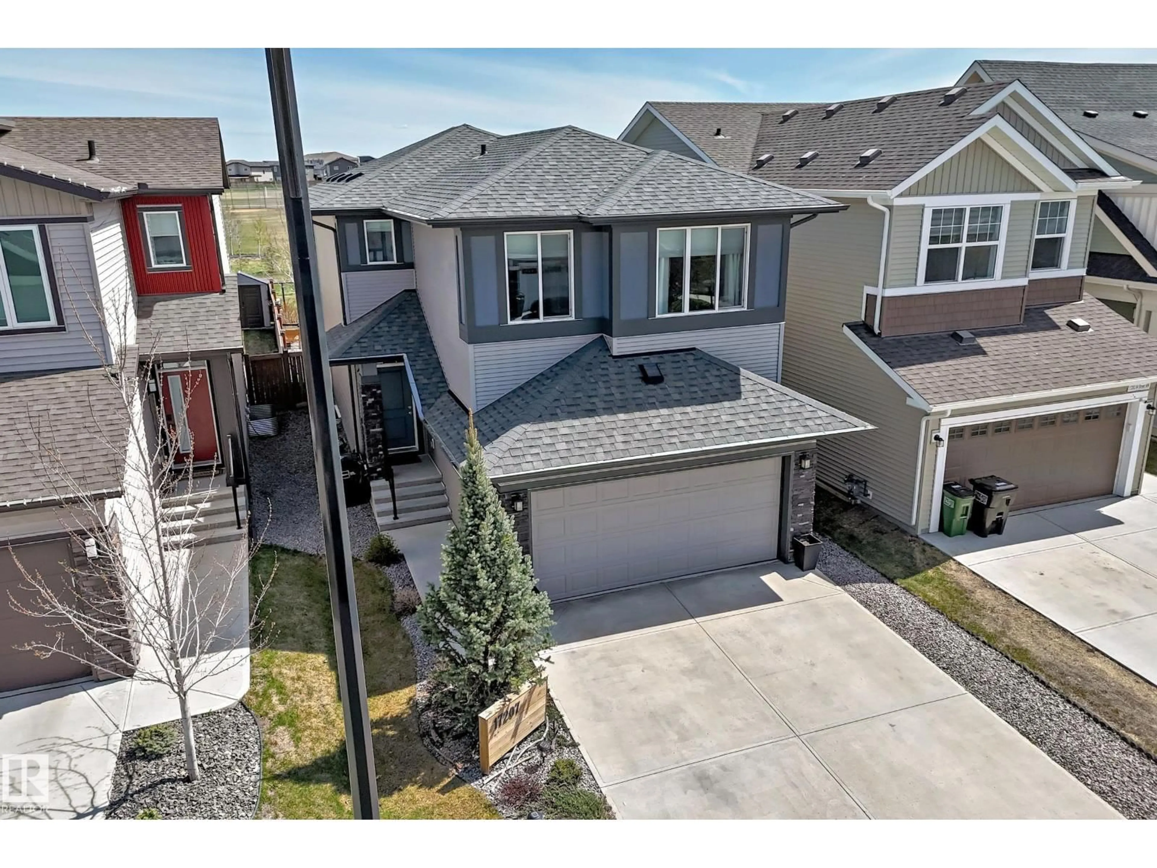 A pic from outside/outdoor area/front of a property/back of a property/a pic from drone, street for 17207 64 ST, Edmonton Alberta T5Y3T6