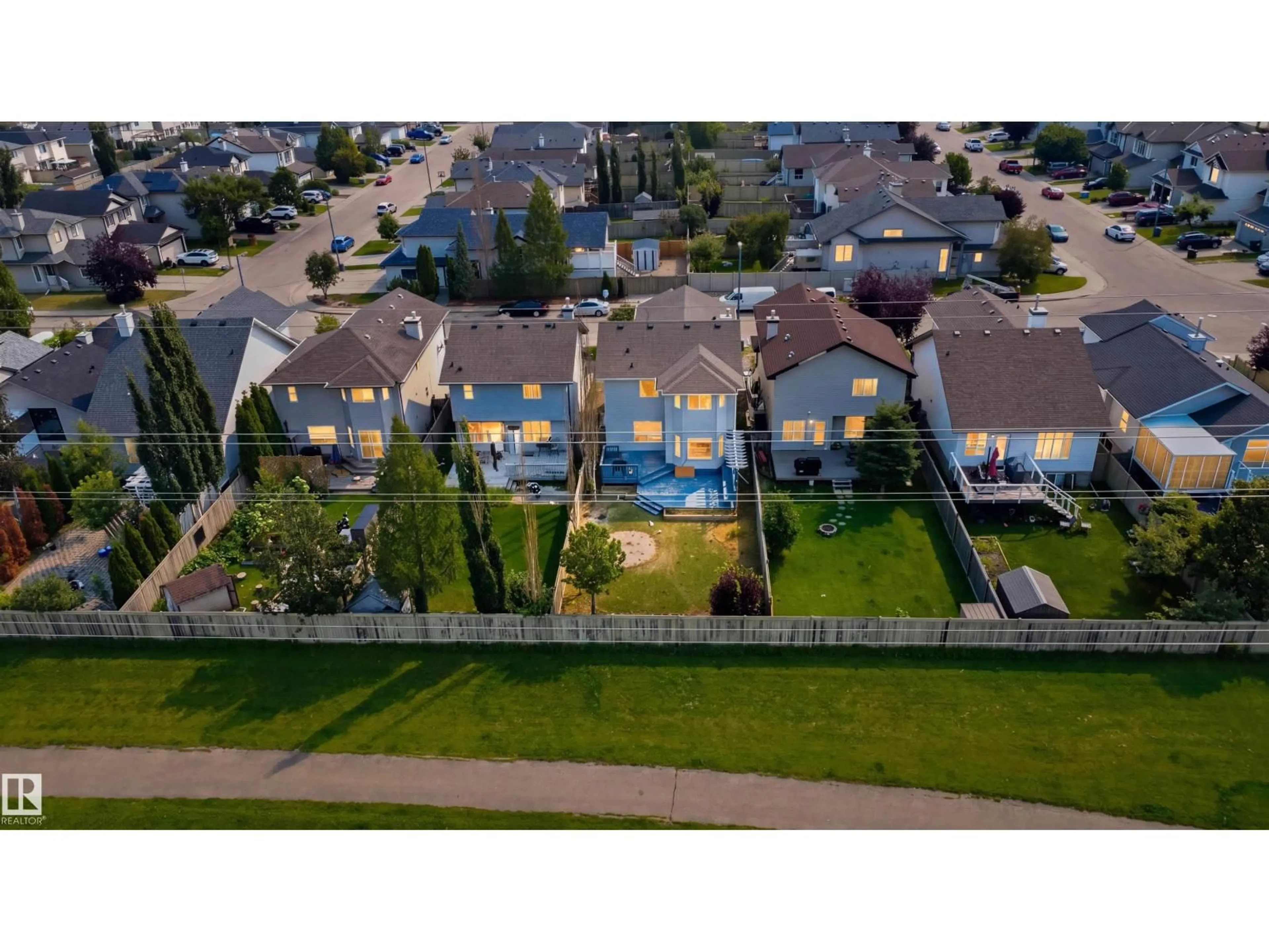 A pic from outside/outdoor area/front of a property/back of a property/a pic from drone, street for 714 87 STREET, Edmonton Alberta T6X1G6