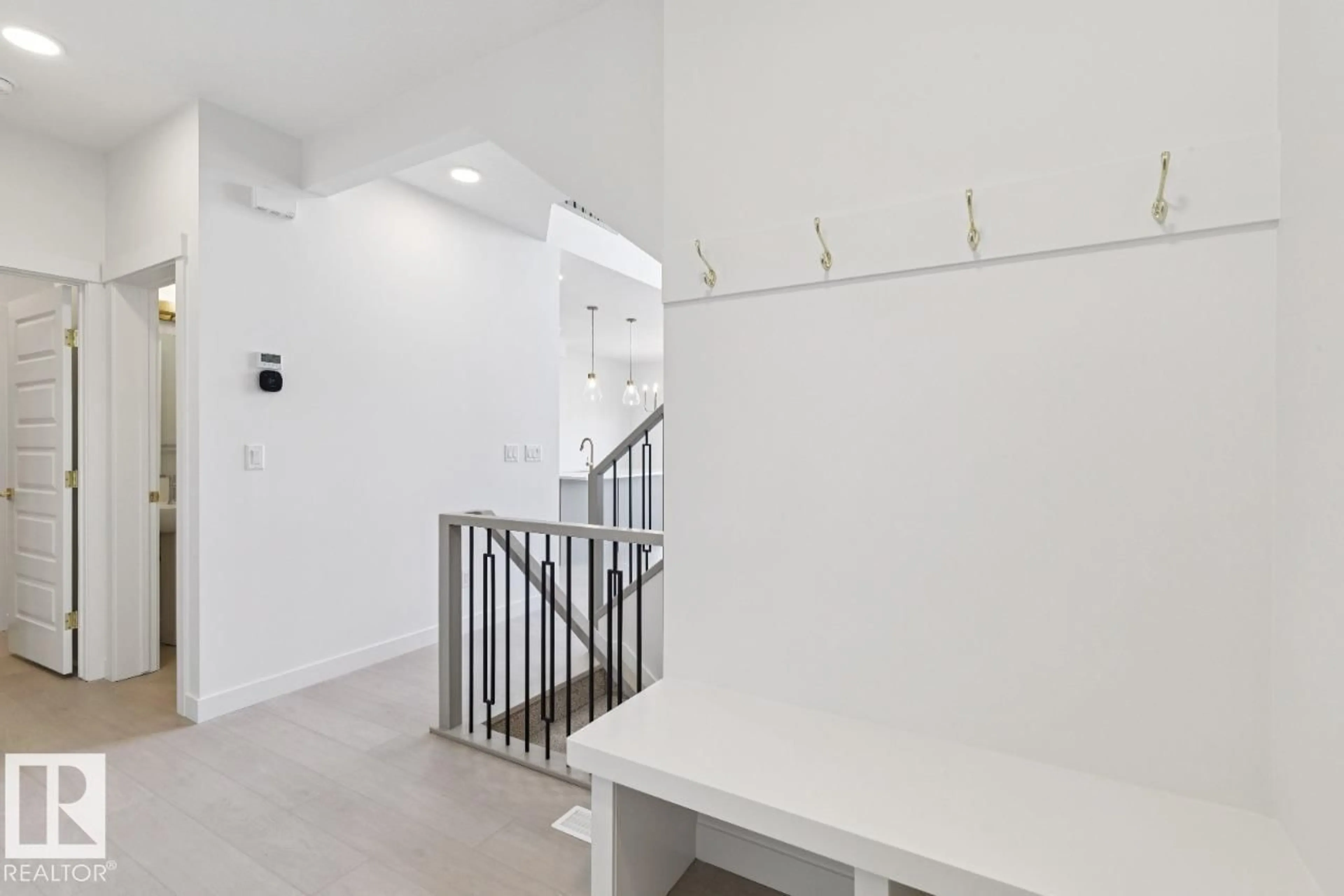 Indoor foyer for SW - 5033 CAWSEY LI, Edmonton Alberta T6W4B5
