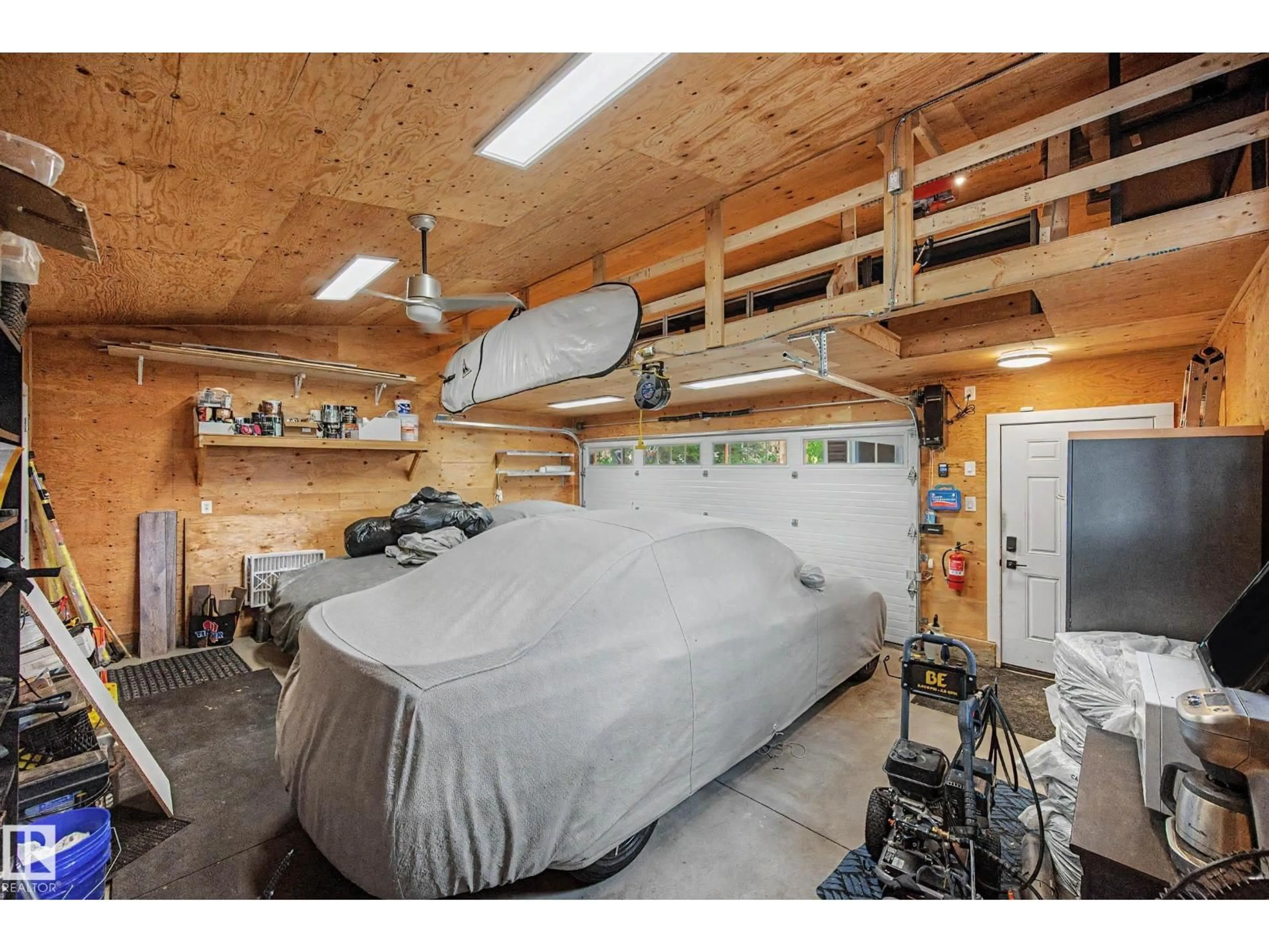 Indoor garage for 162 MISSION AV, St. Albert Alberta T8N2C7