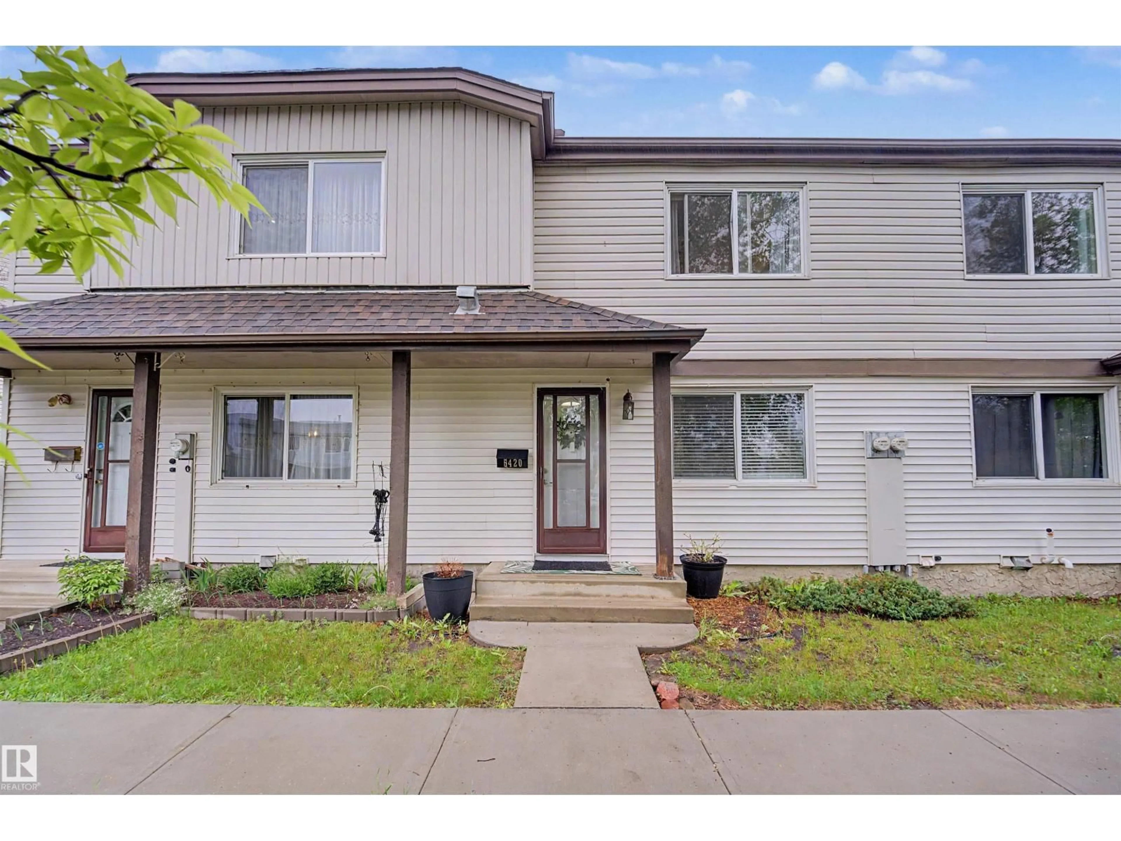 Home with vinyl exterior material, street for 5420 146 AV, Edmonton Alberta T5A4L6
