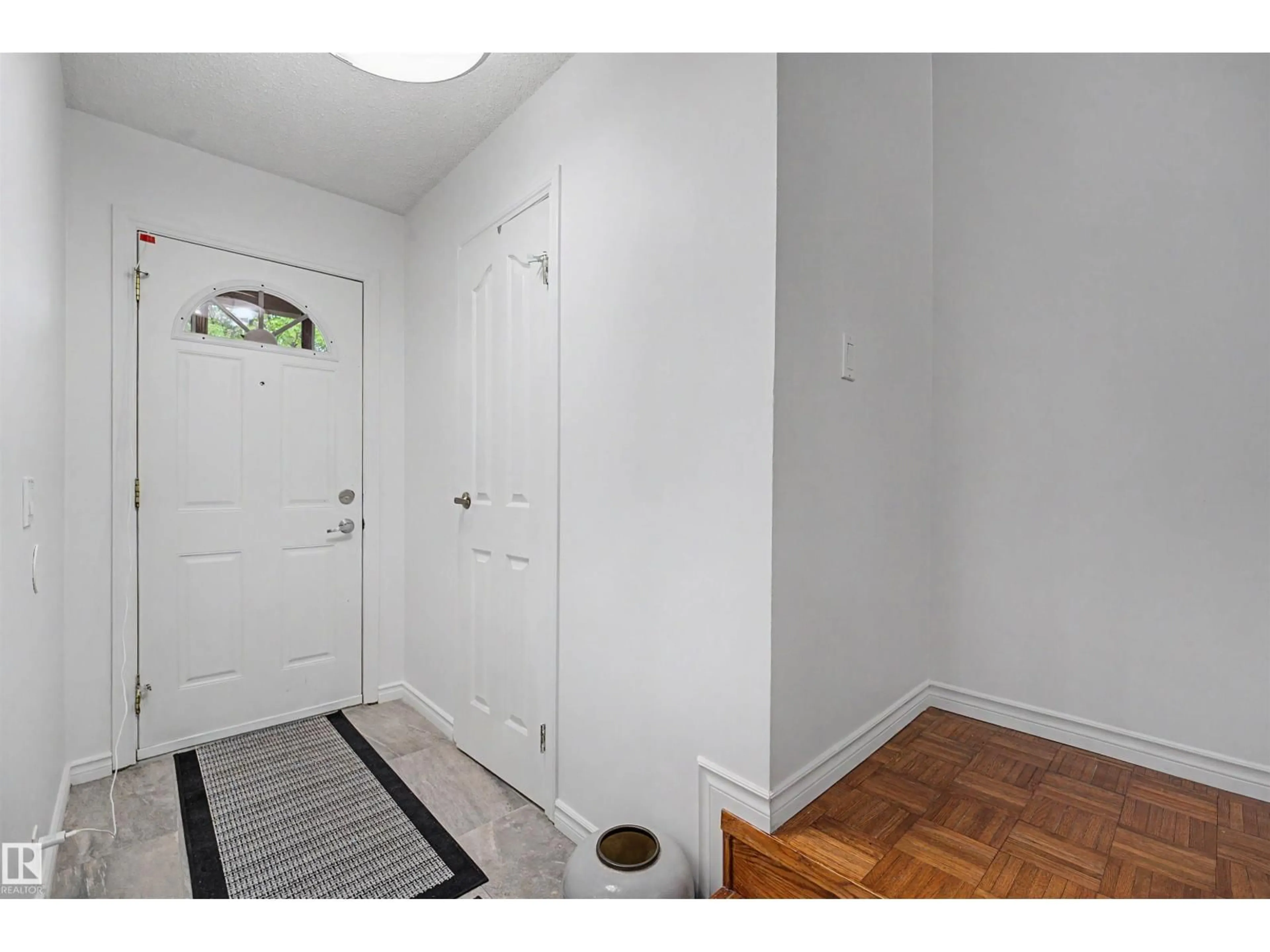 Indoor entryway for 5420 146 AV, Edmonton Alberta T5A4L6