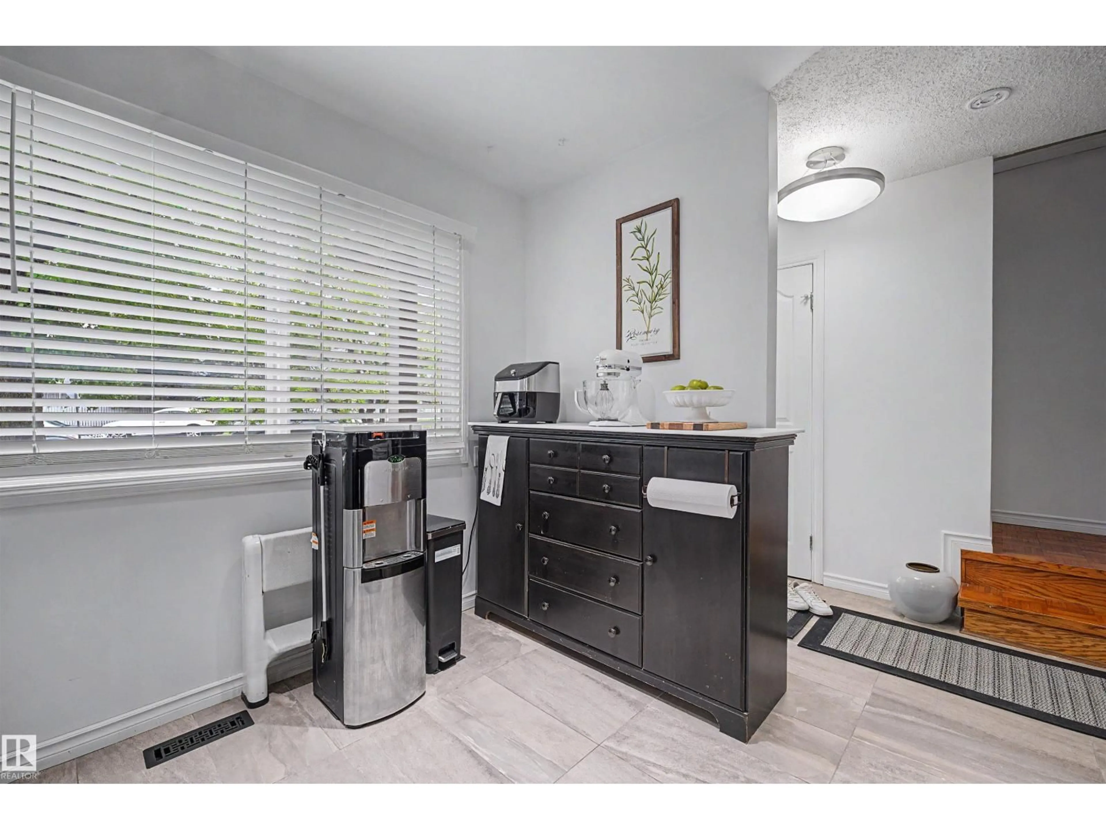 Standard kitchen, unknown for 5420 146 AV, Edmonton Alberta T5A4L6