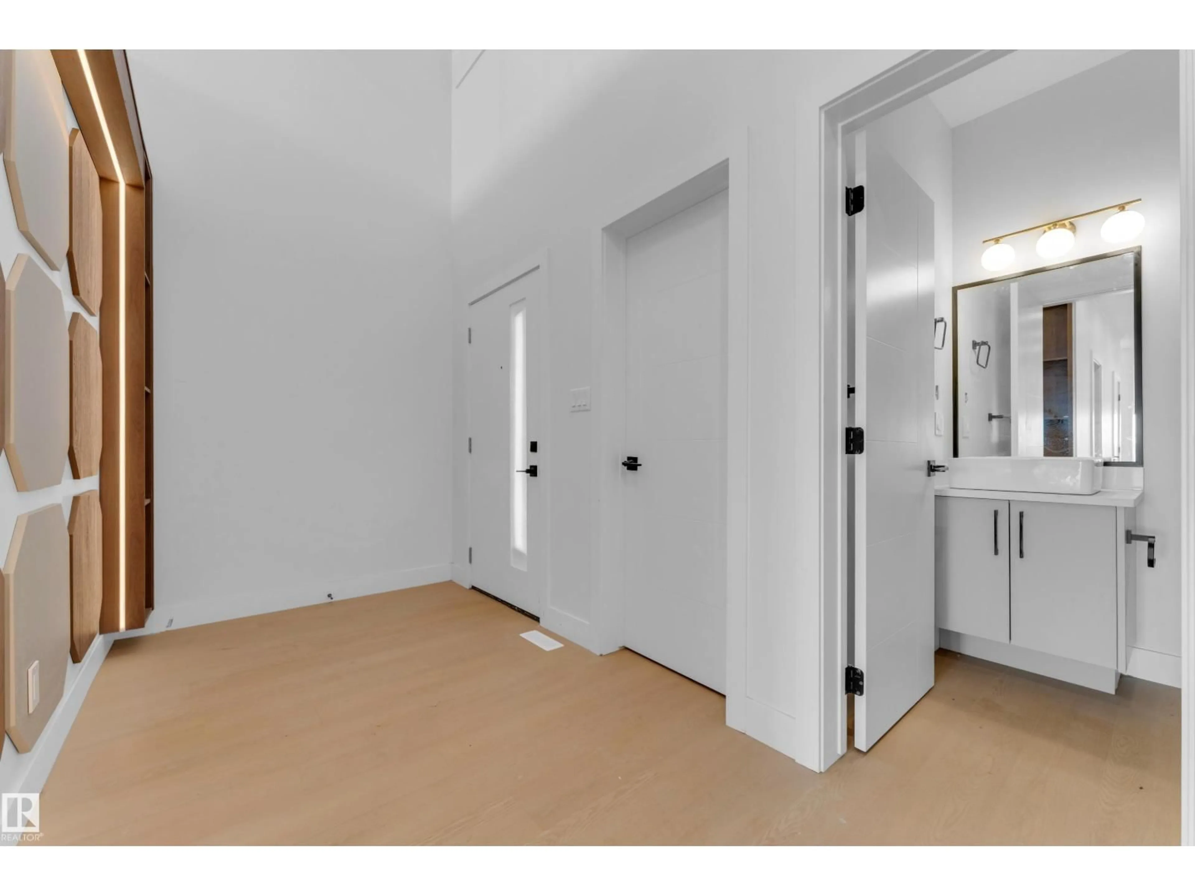 Unknown for SW - 4607 18 AVE, Edmonton Alberta T6X1A4