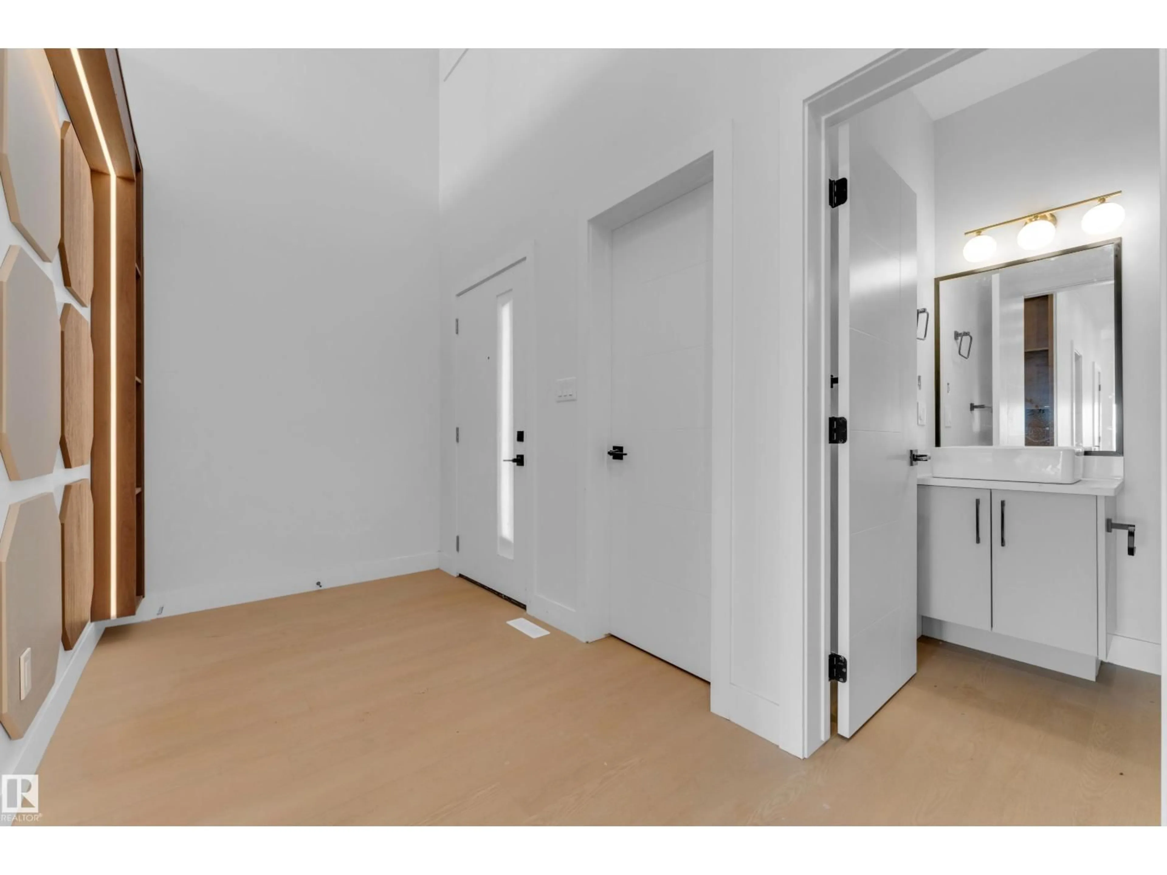 A pic of a room for SW - 4607 18 AVE, Edmonton Alberta T6X1A4