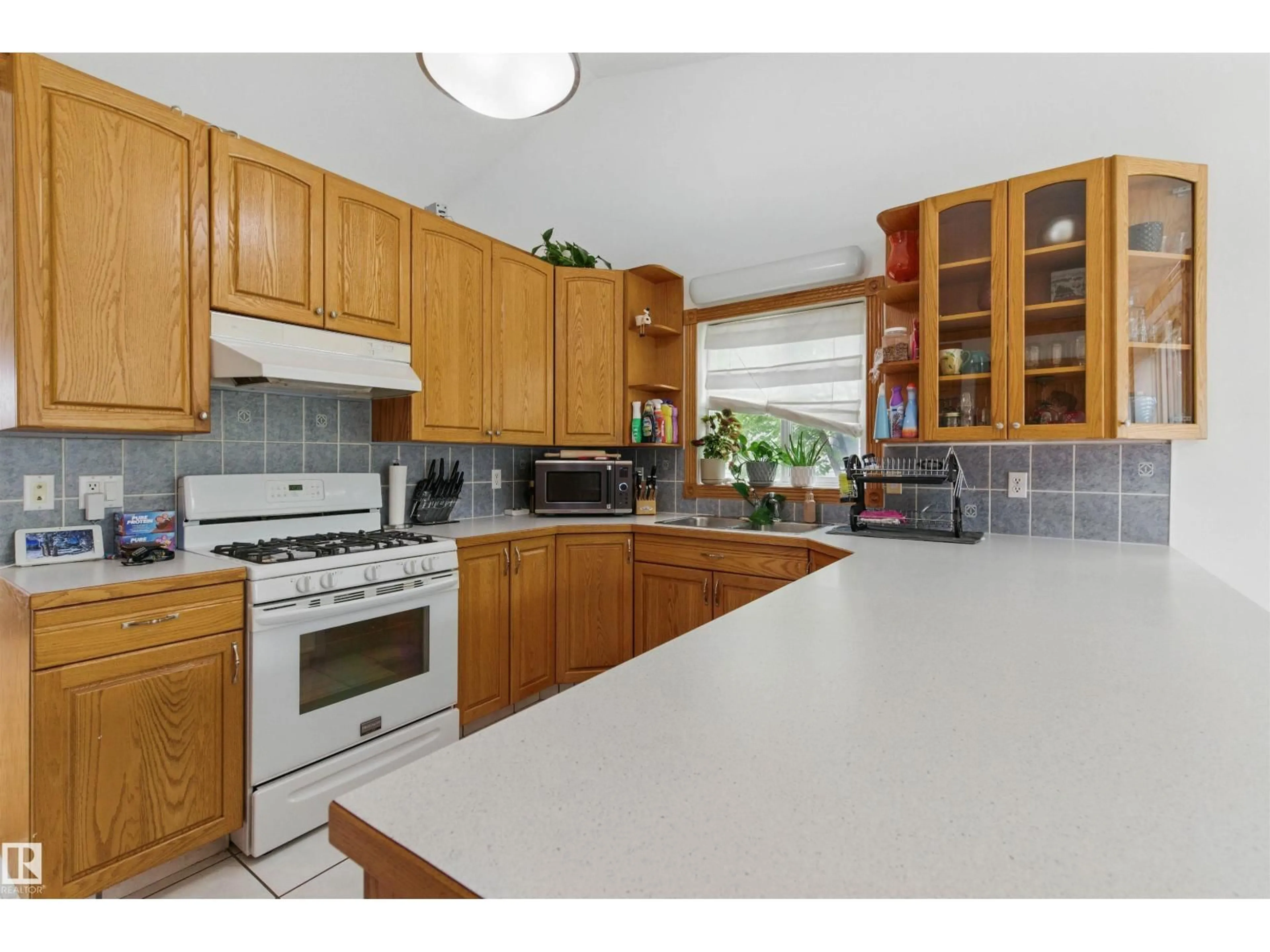 Standard kitchen, unknown for NW - 9716 160 ST, Edmonton Alberta T5P3C8