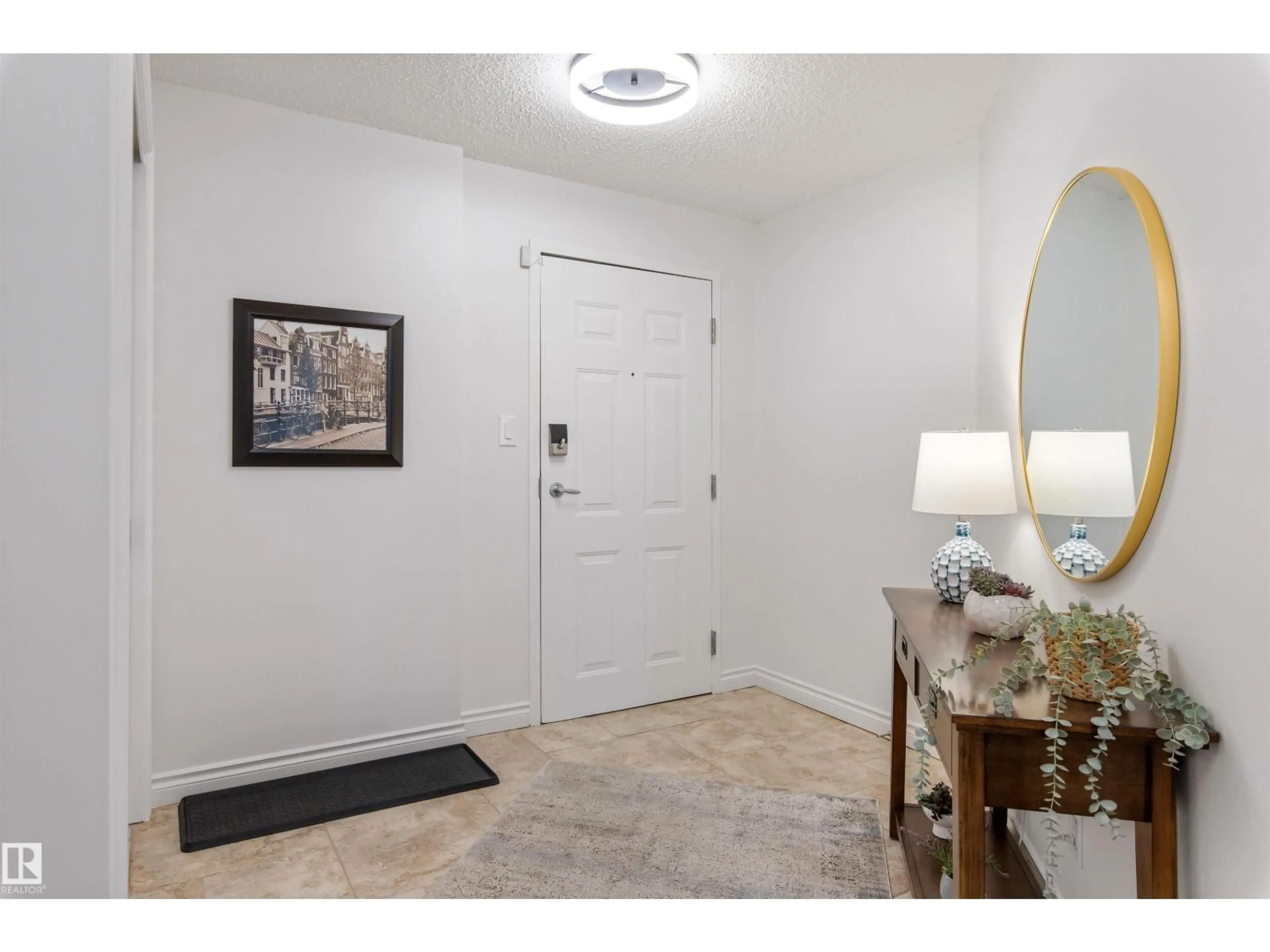 Indoor entryway for #105 - 10108 125 ST, Edmonton Alberta T5N4B6