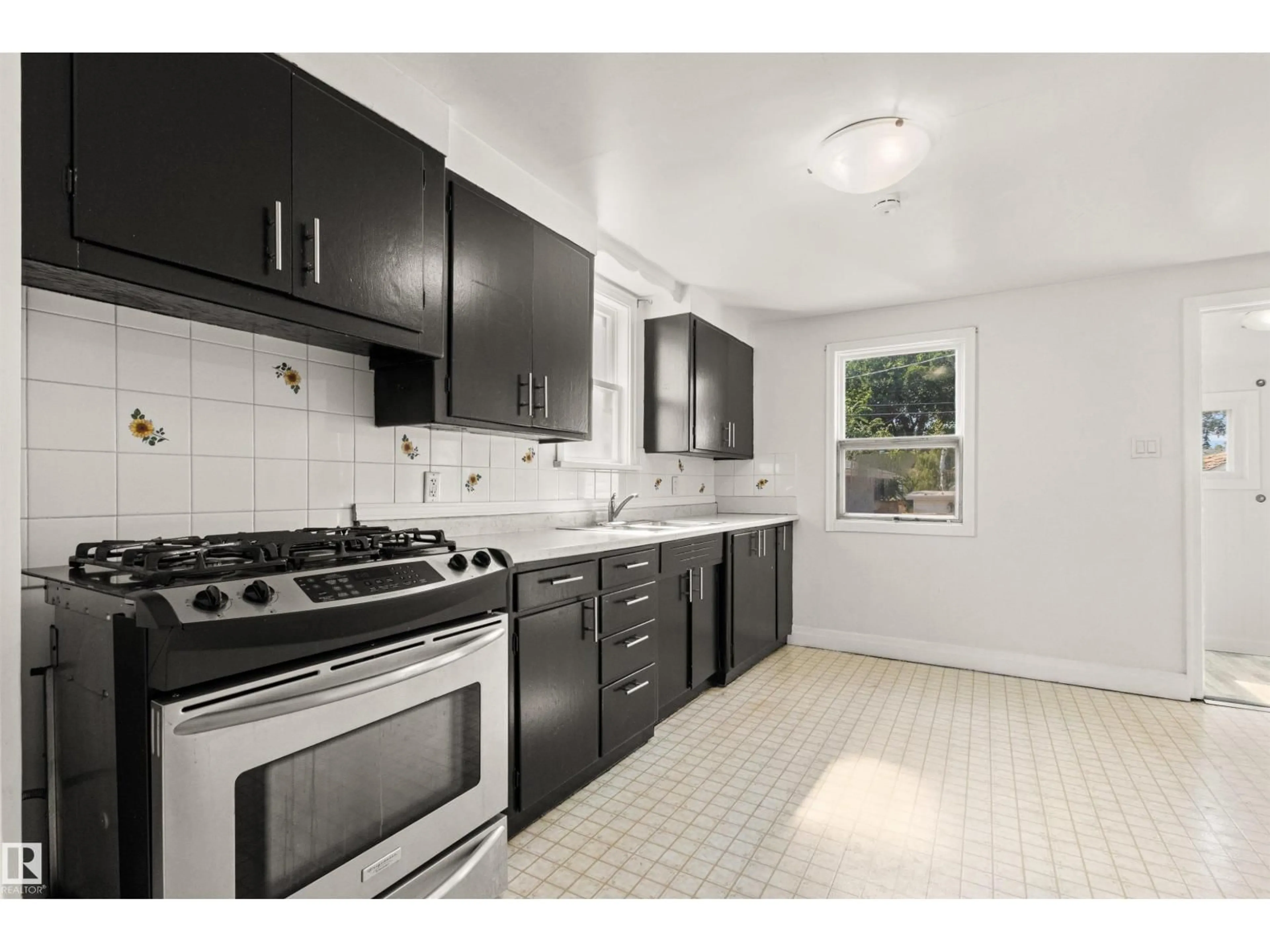 Standard kitchen, ceramic/tile floor for NW - 12014 58 ST, Edmonton Alberta T5W3X3