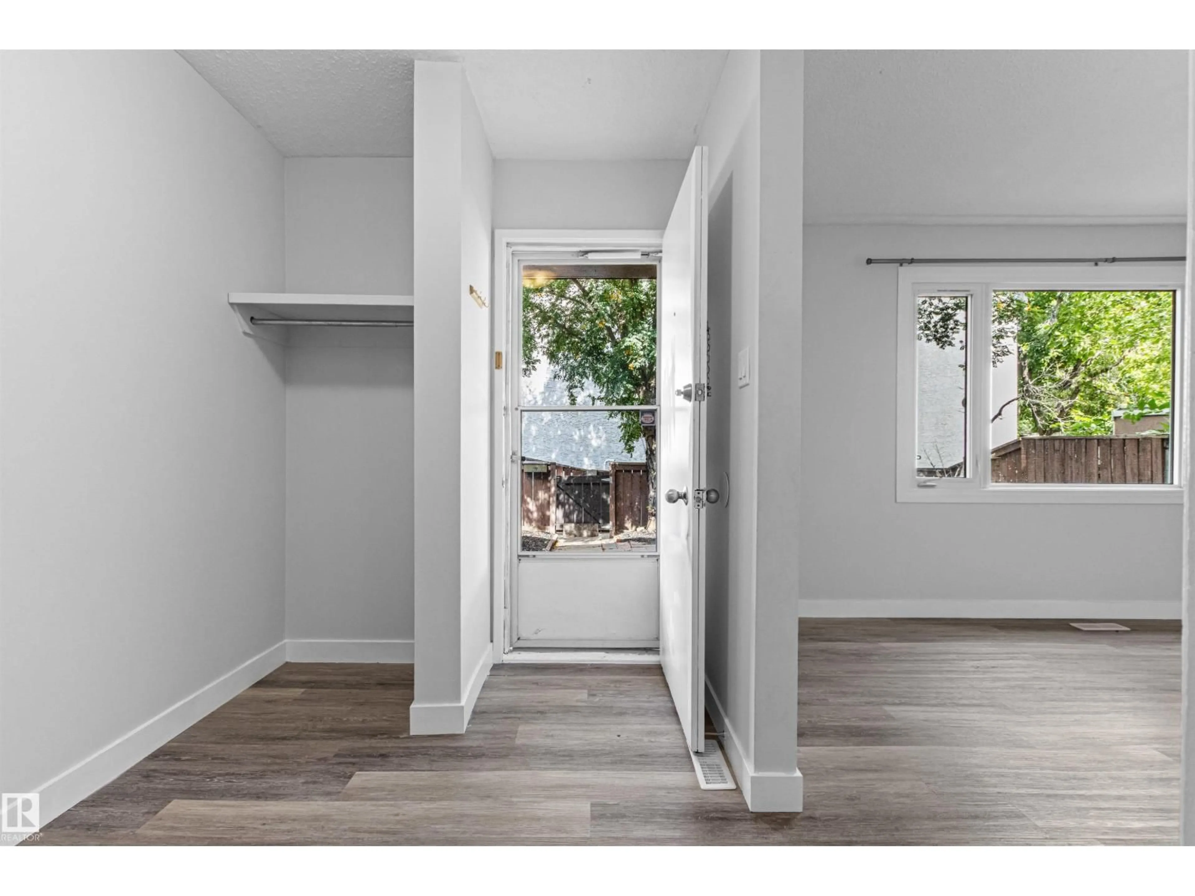 Indoor entryway for #9 - 14230 80 ST, Edmonton Alberta T5C1L6