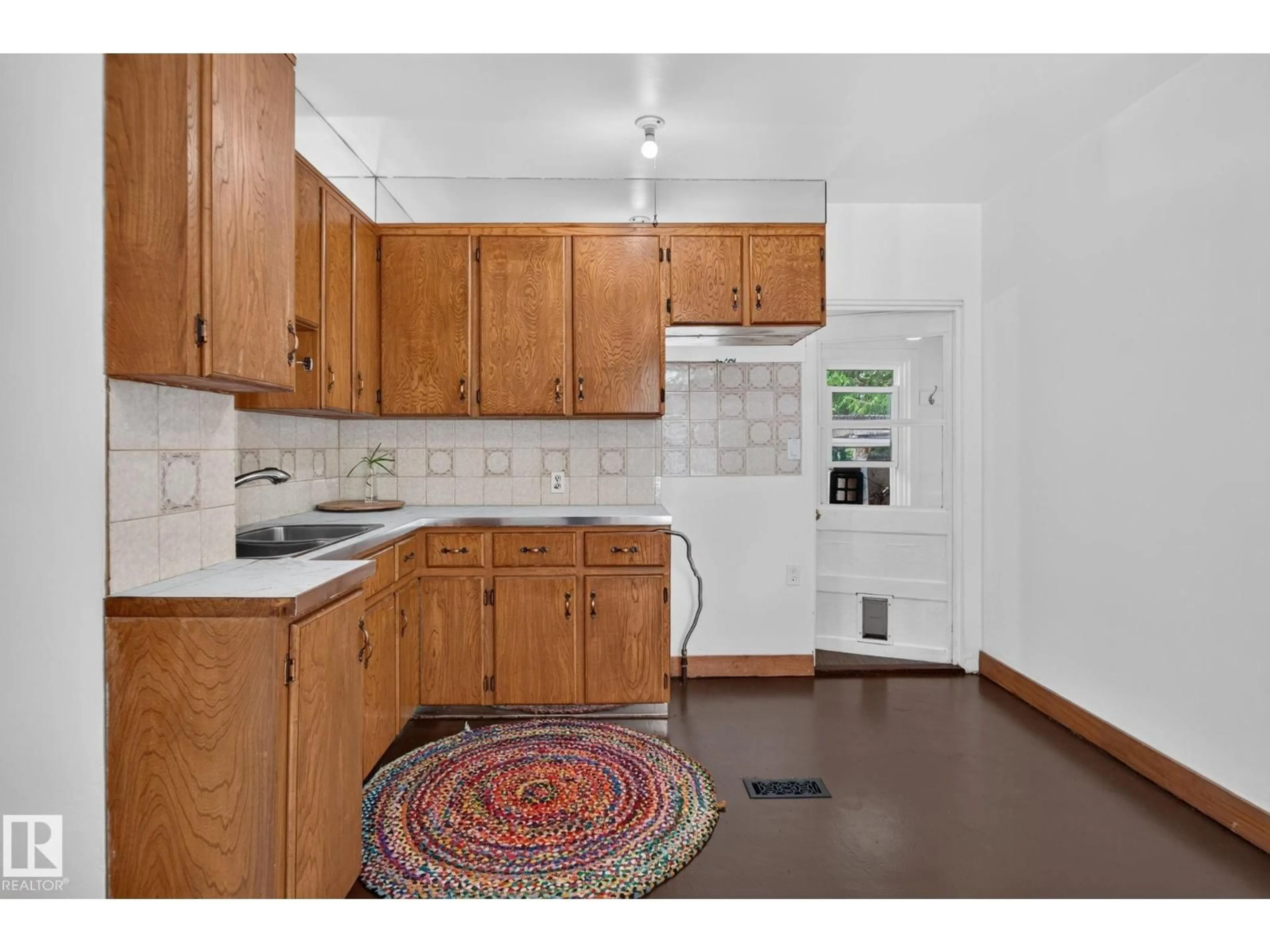 Standard kitchen, unknown for 10202 109 ST, Fort Saskatchewan Alberta T8L2K3