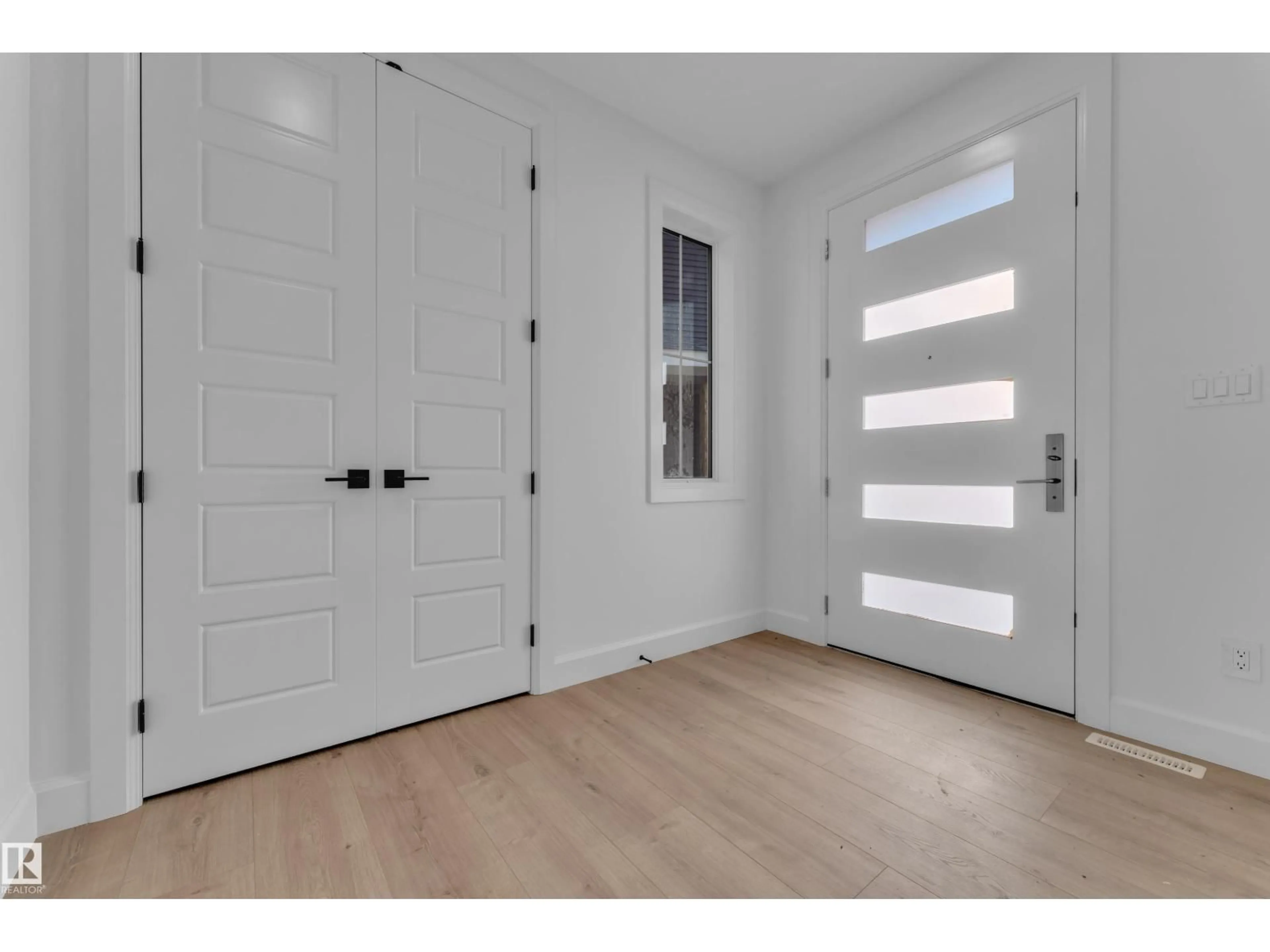 Indoor entryway for 51 MEADOWGROVE LANE, Spruce Grove Alberta T7X0W2