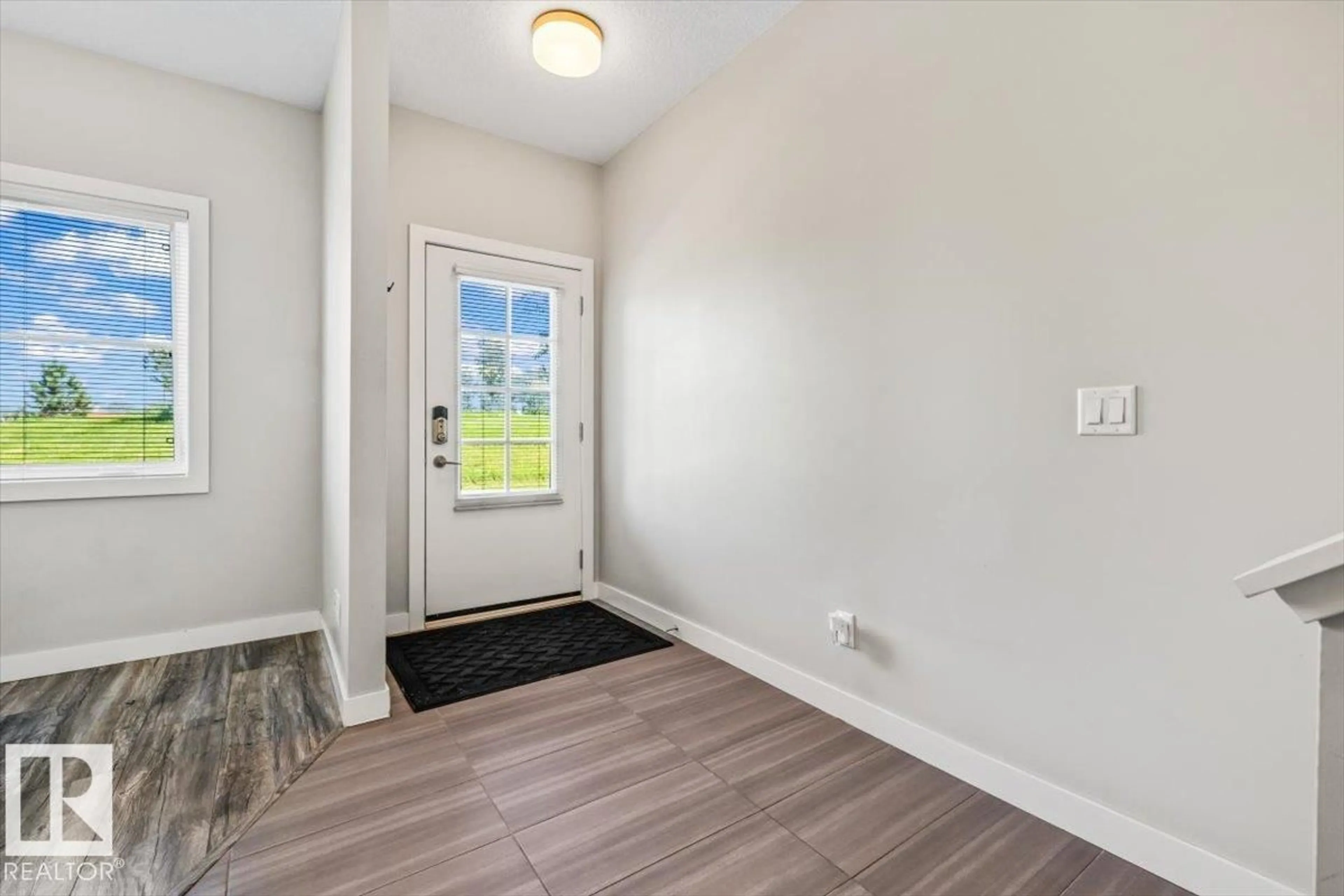 Indoor entryway for #4 - 1636 KERR RD, Edmonton Alberta T5E6W3