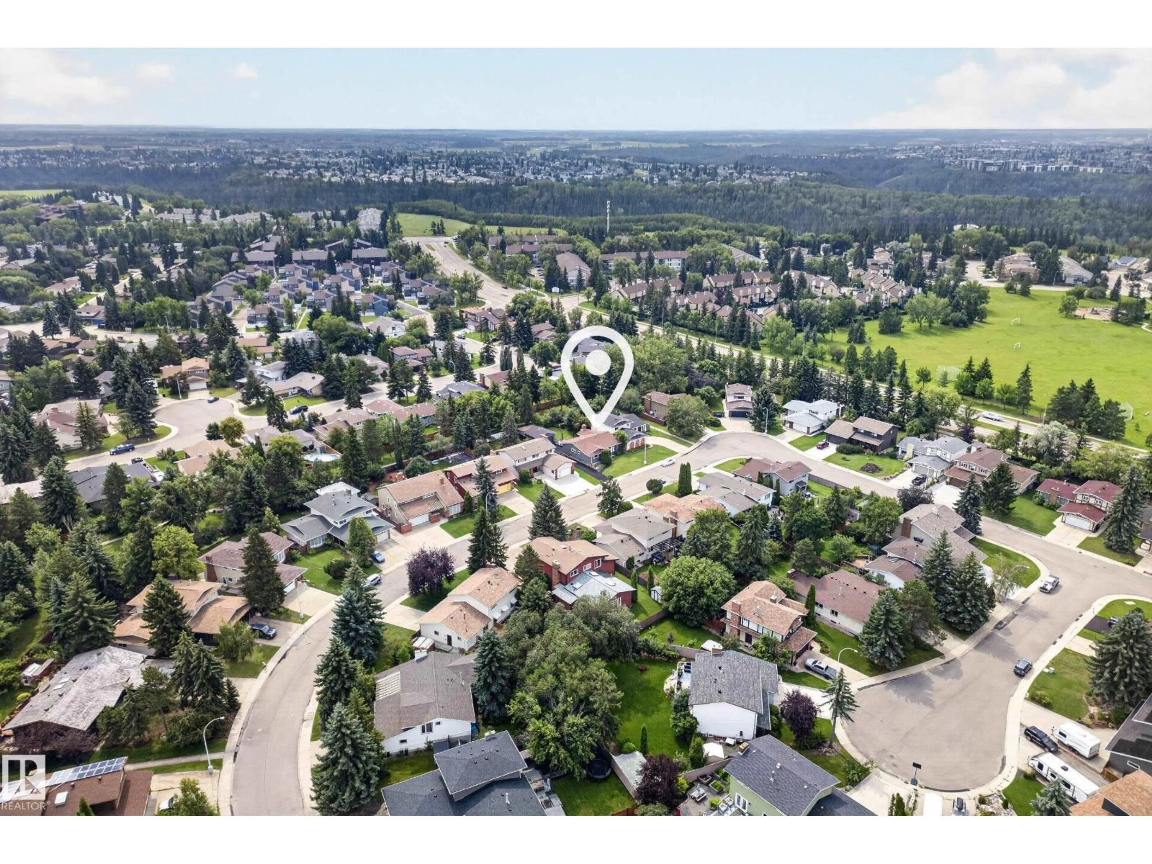 A pic from outside/outdoor area/front of a property/back of a property/a pic from drone, street for NW - 11727 27 AV, Edmonton Alberta T6J3N7