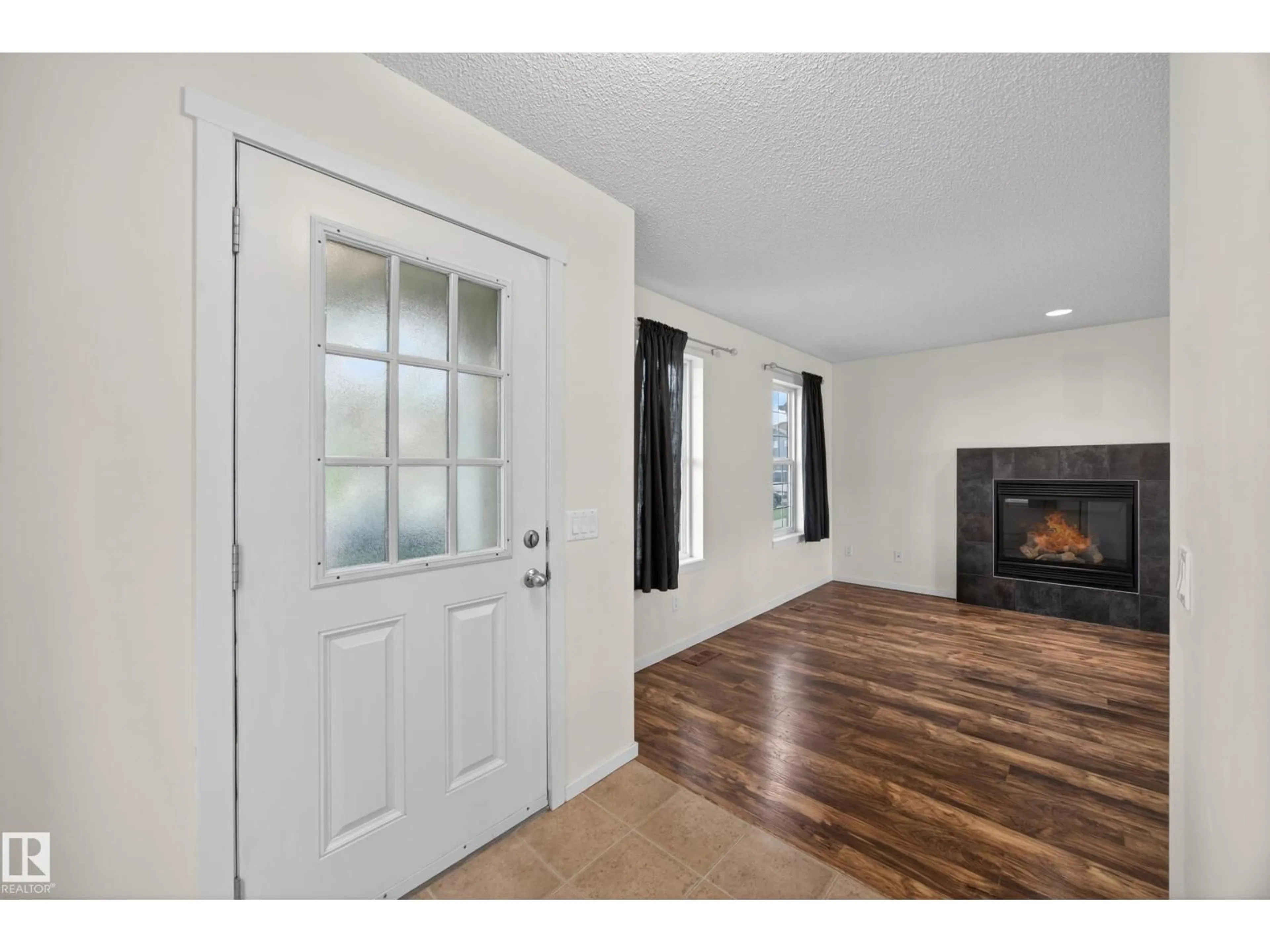Indoor entryway for 3634 12 ST, Edmonton Alberta T6T0J5