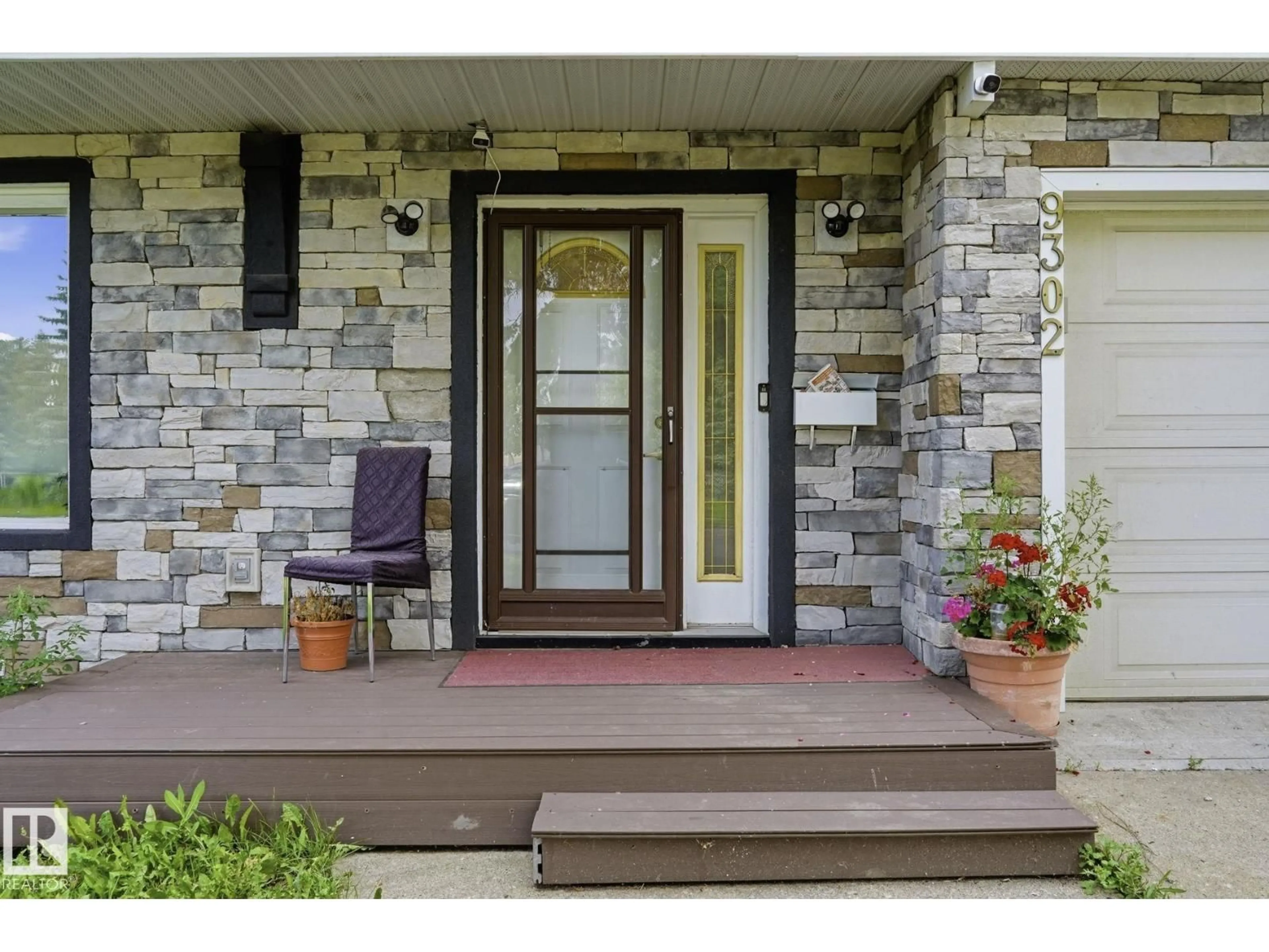 Indoor entryway for NW - 9302 165 ST, Edmonton Alberta T5R2S4