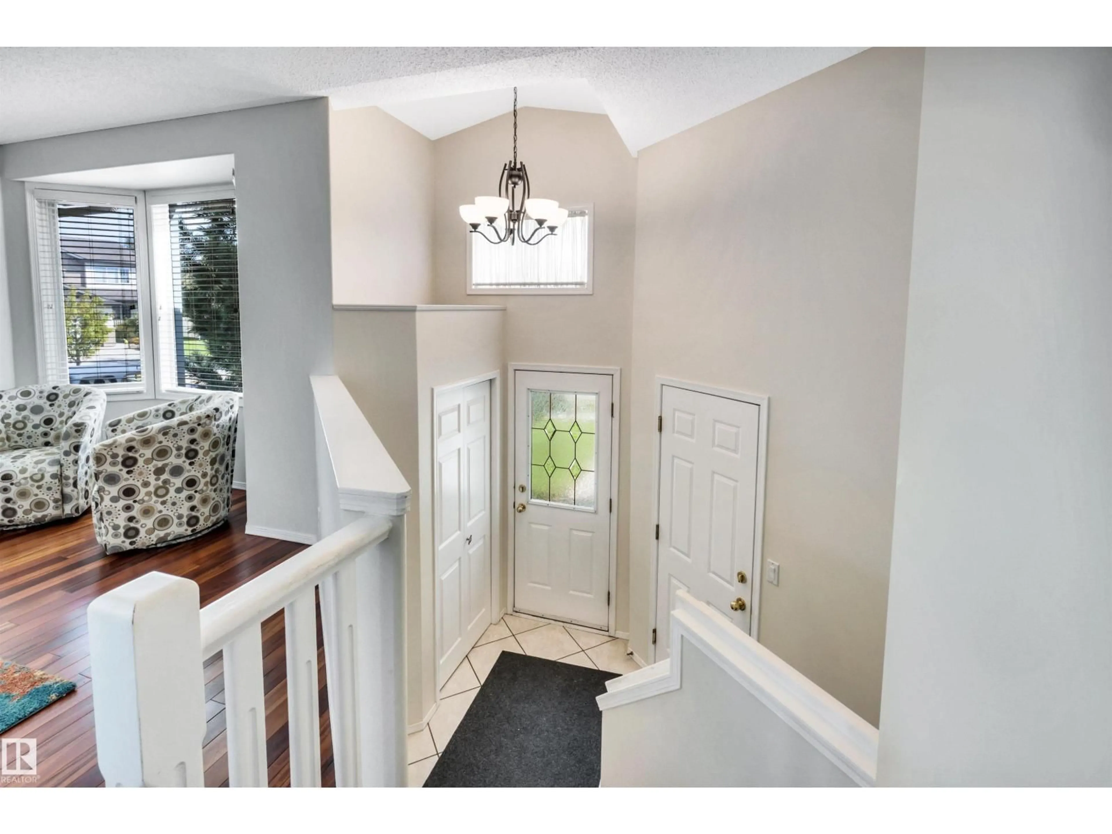 Indoor entryway for 20 HIGHLAND CR, St. Albert Alberta T8N6K1