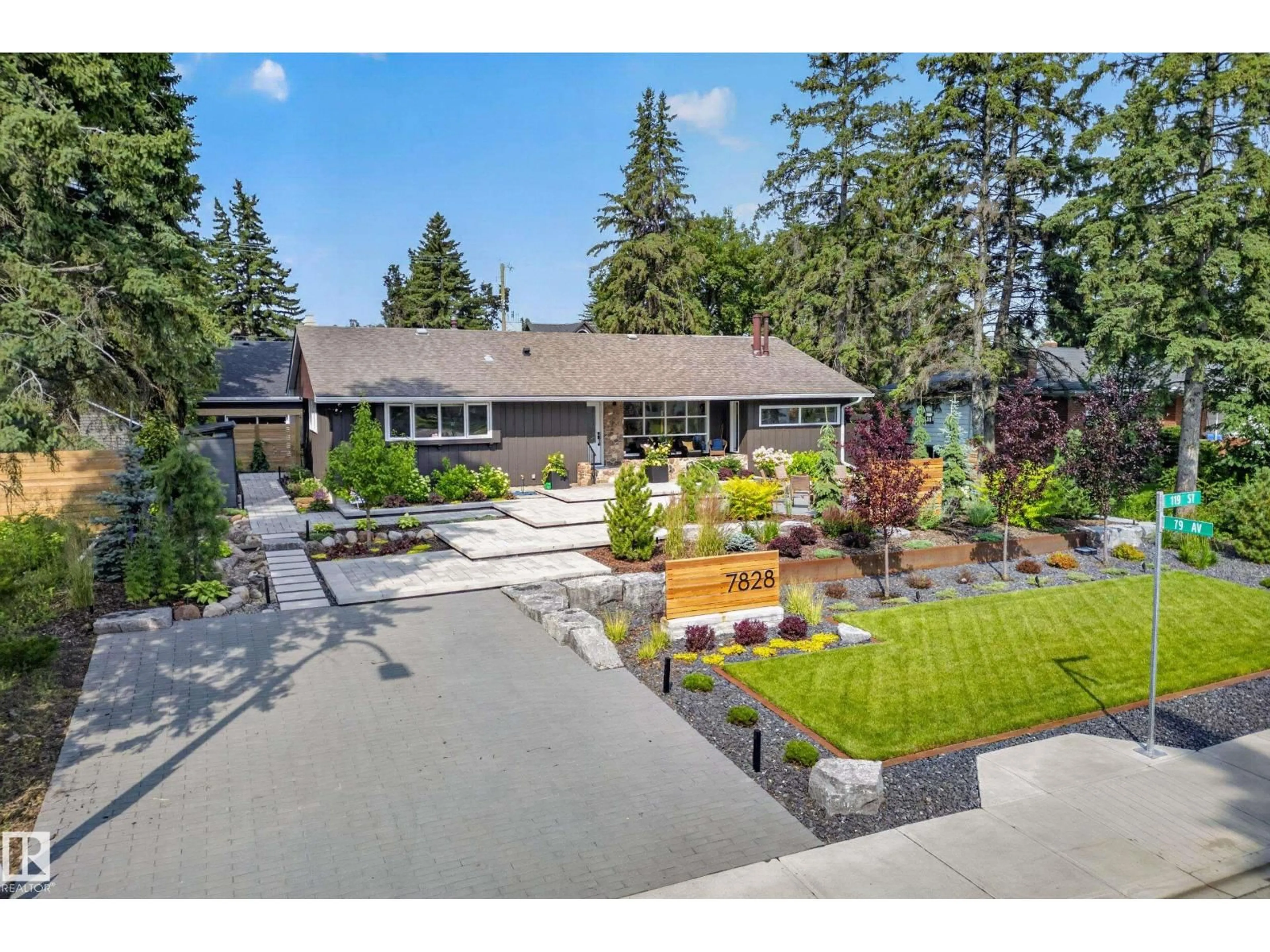 A pic from outside/outdoor area/front of a property/back of a property/a pic from drone, street for NW - 7828 119 ST, Edmonton Alberta T6G2L4