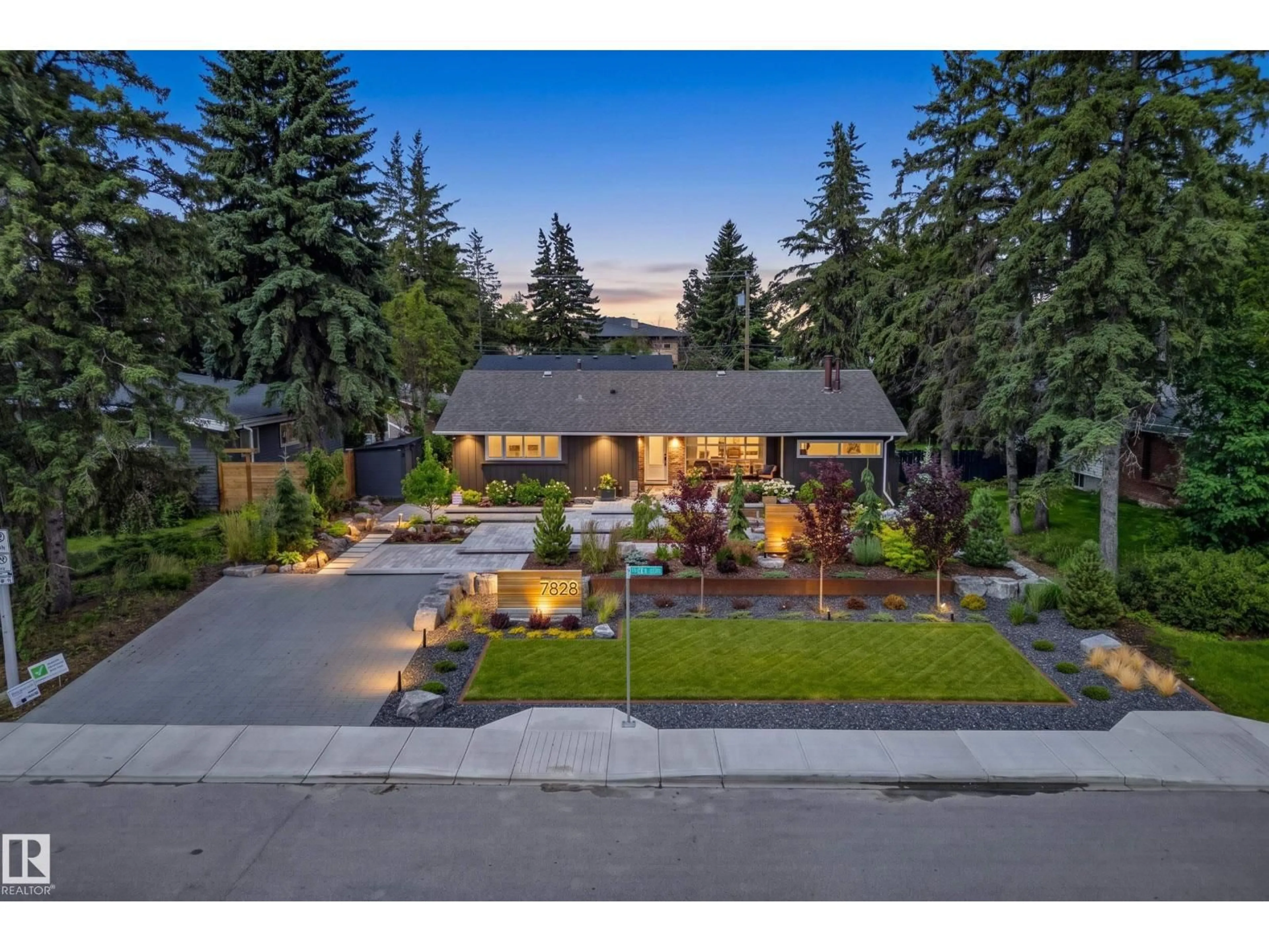A pic from outside/outdoor area/front of a property/back of a property/a pic from drone, street for NW - 7828 119 ST, Edmonton Alberta T6G2L4