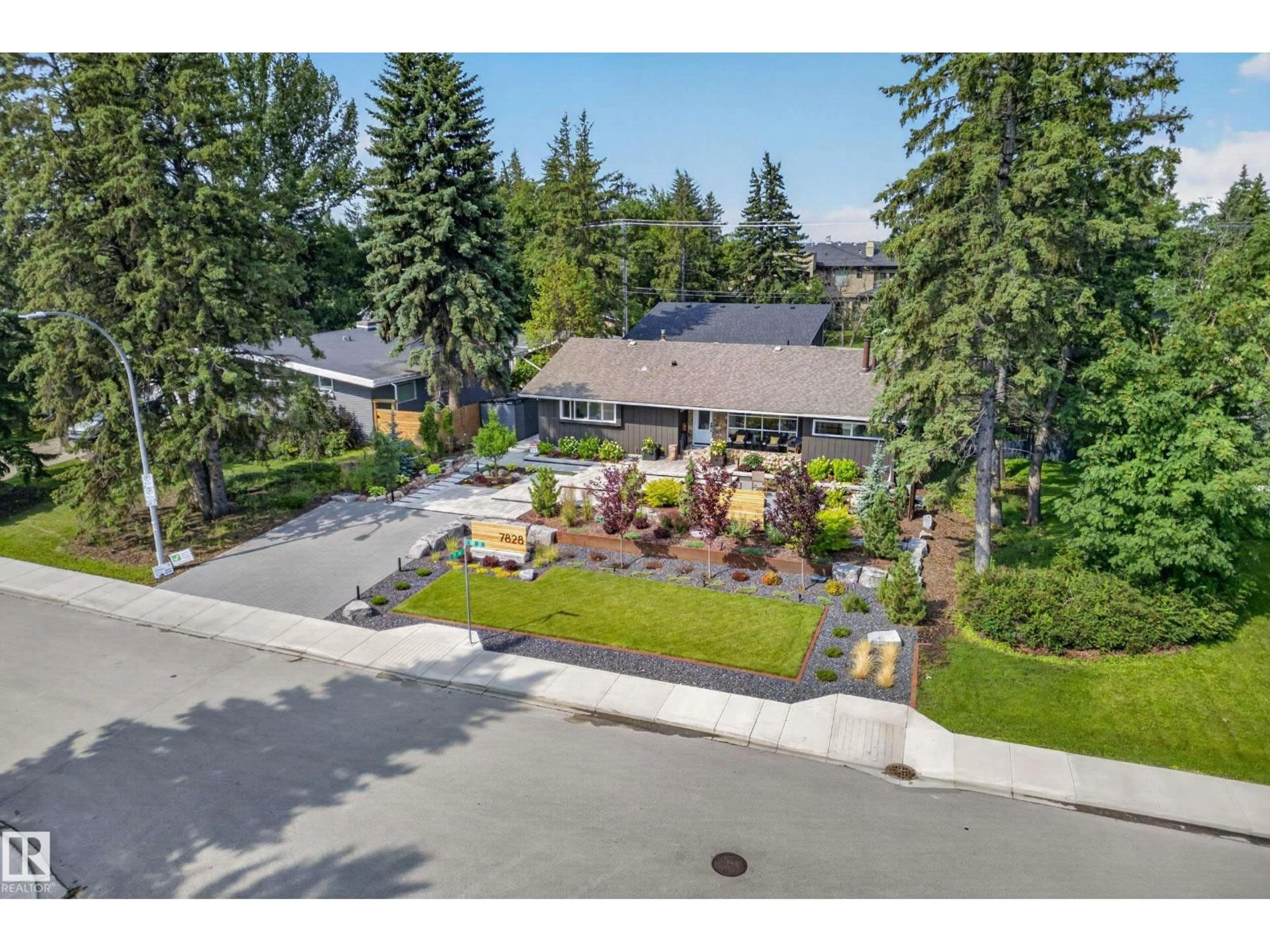 A pic from outside/outdoor area/front of a property/back of a property/a pic from drone, street for NW - 7828 119 ST, Edmonton Alberta T6G2L4