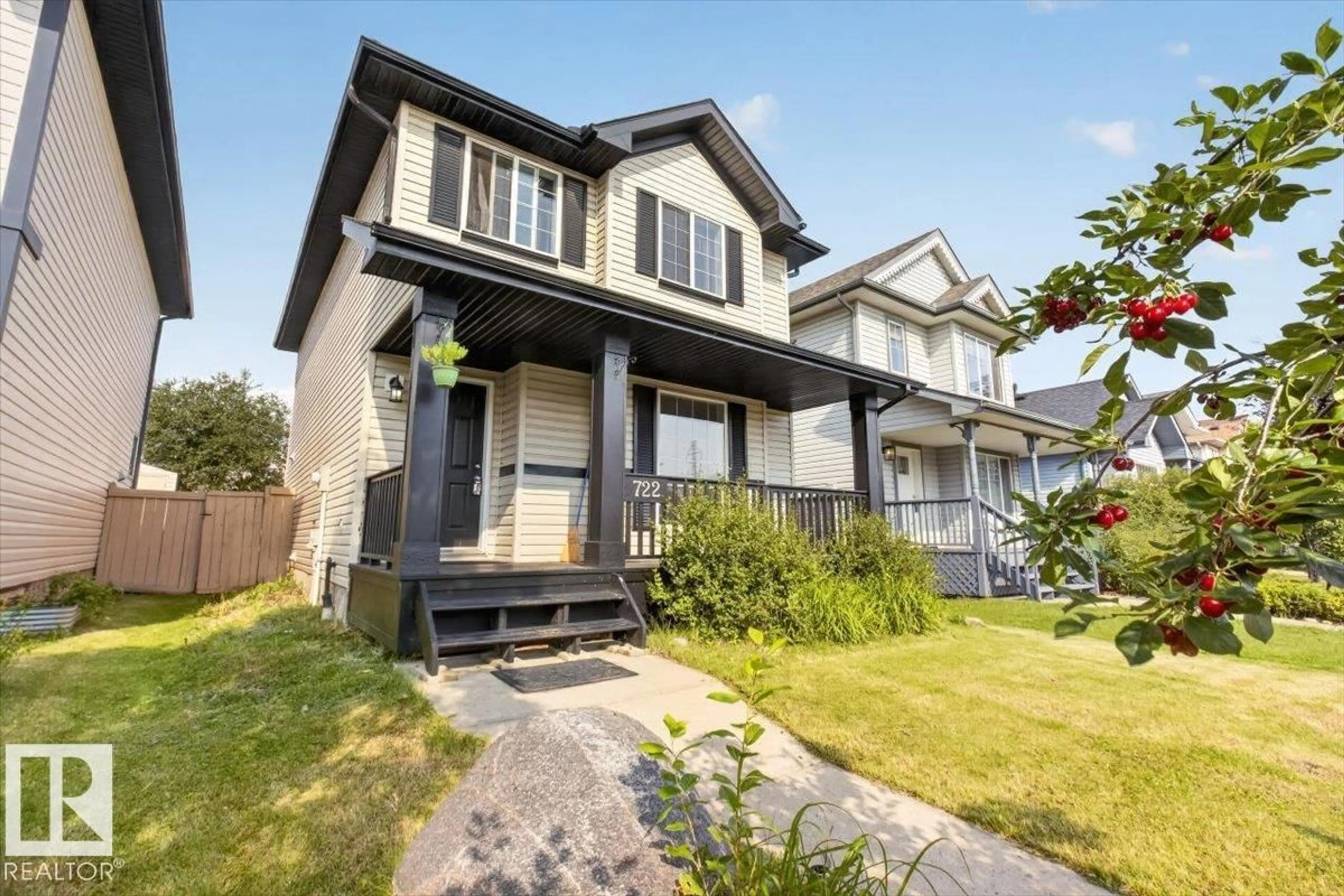 Home with vinyl exterior material, street for 722 88A ST, Edmonton Alberta T6X1C4