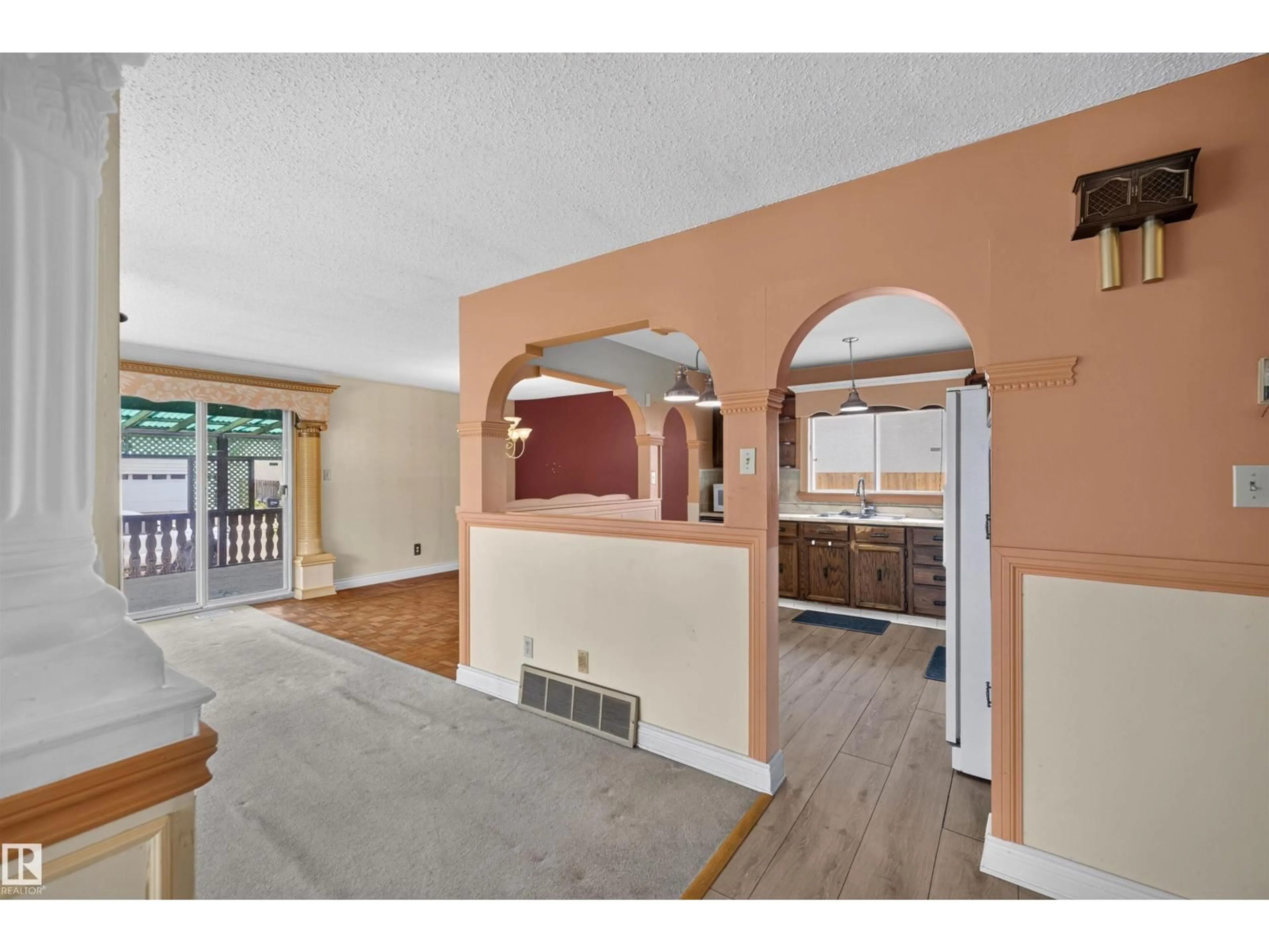 Unknown for 6348 34A AV, Edmonton Alberta T6L1E4