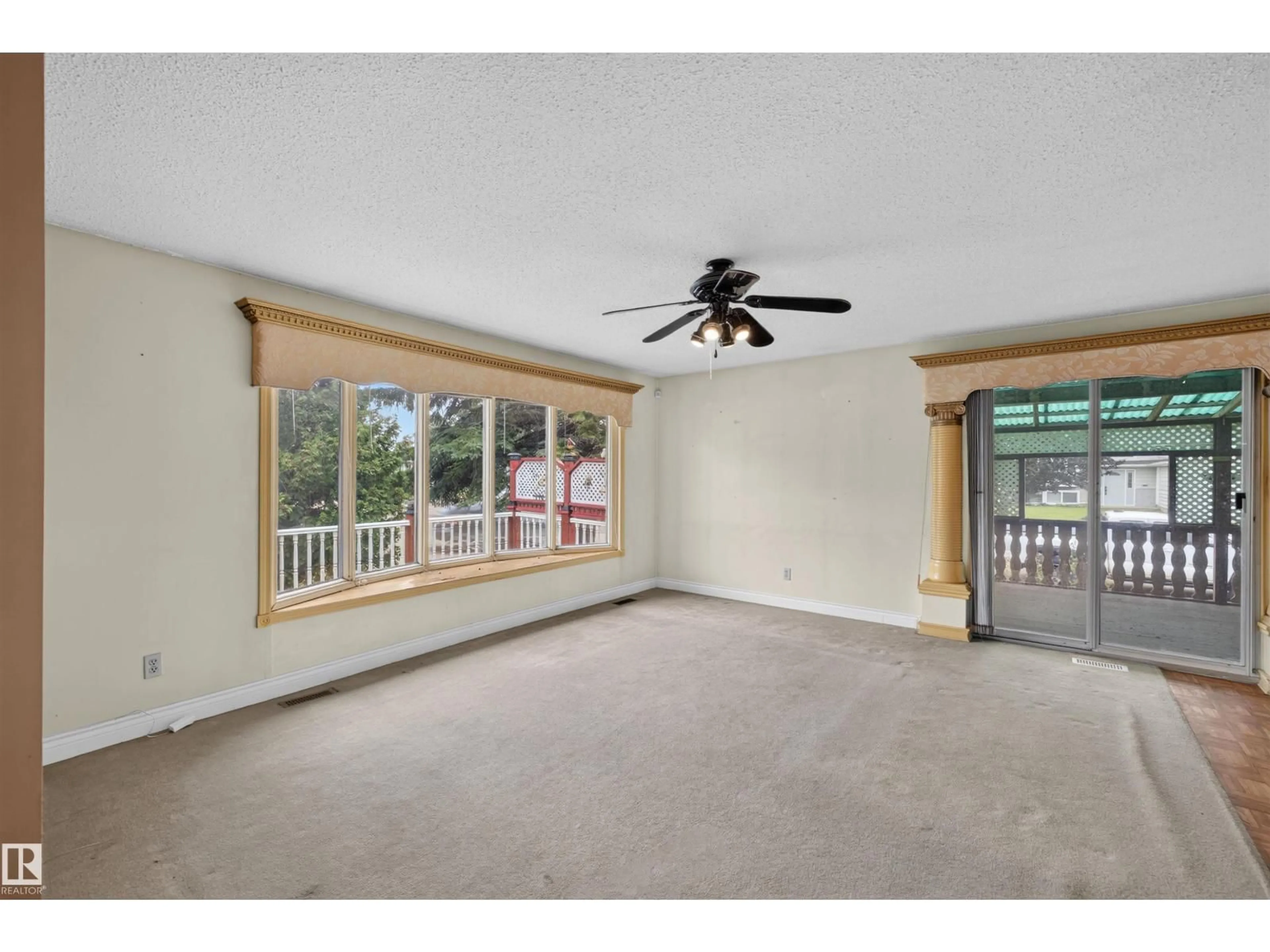 A pic of a room for 6348 34A AV, Edmonton Alberta T6L1E4