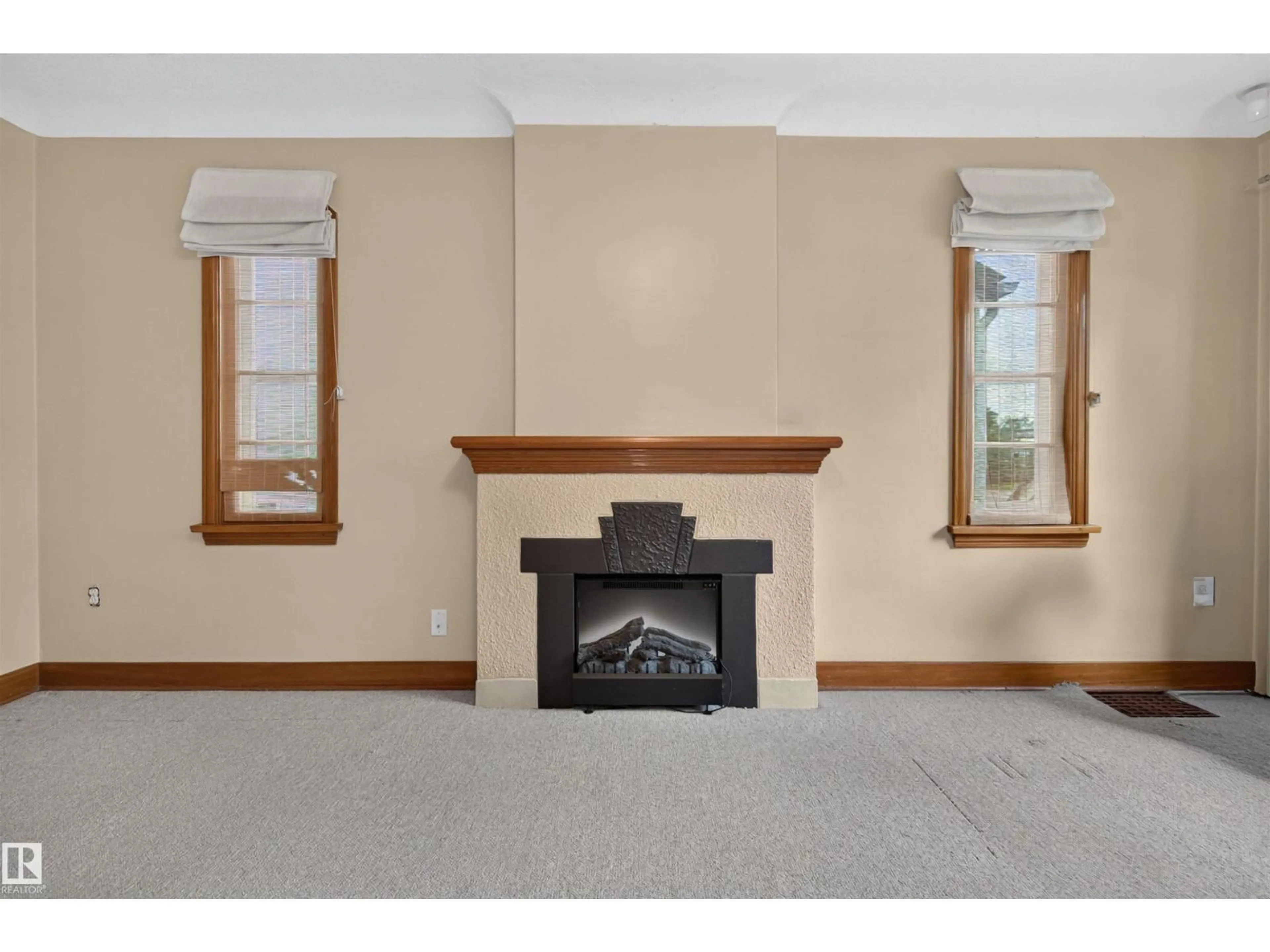 A pic of a room for 10424 76 AV, Edmonton Alberta T6E1L1