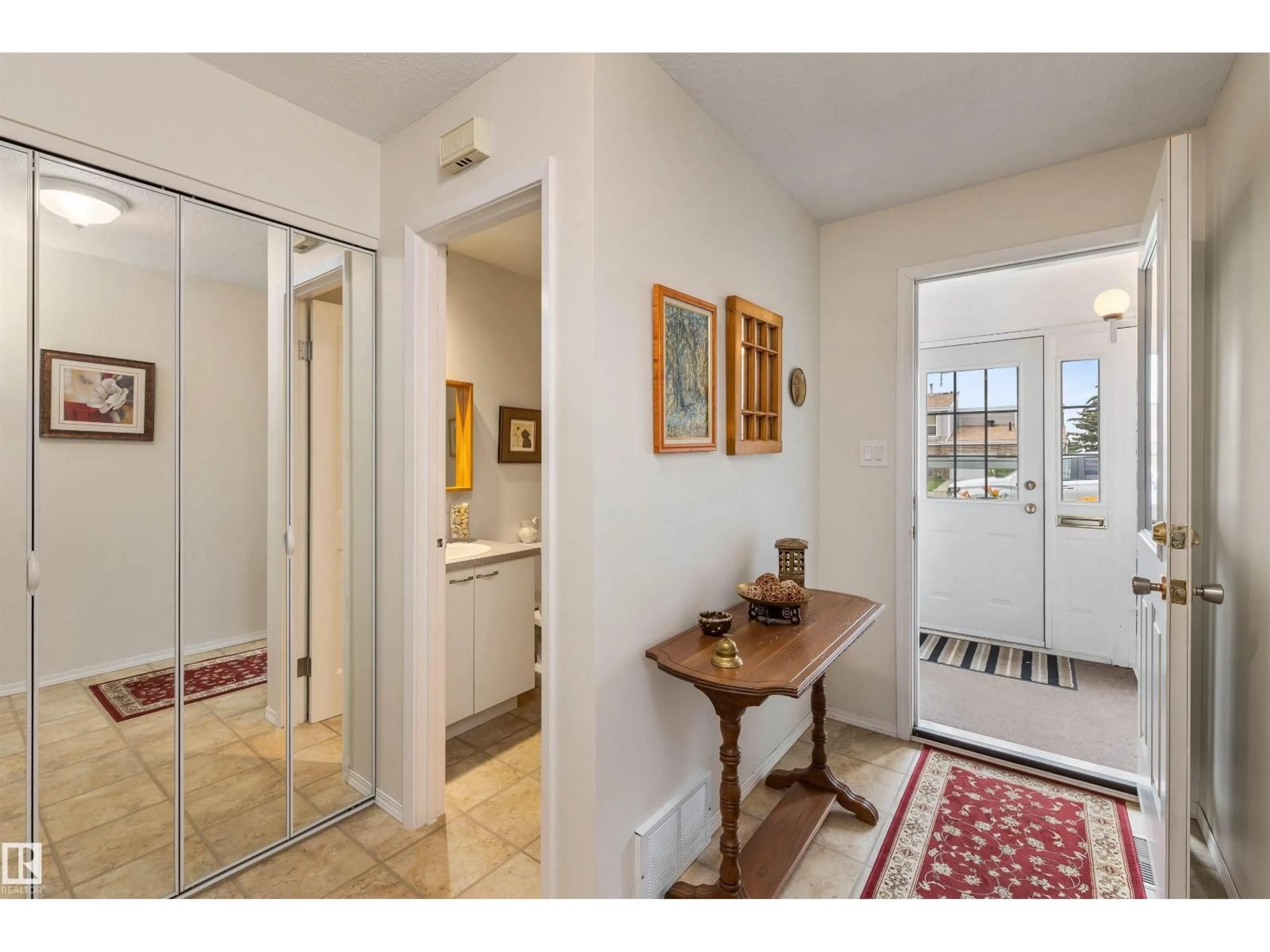Indoor entryway for 23 GRANDVIEW RG, St. Albert Alberta T8N1T3