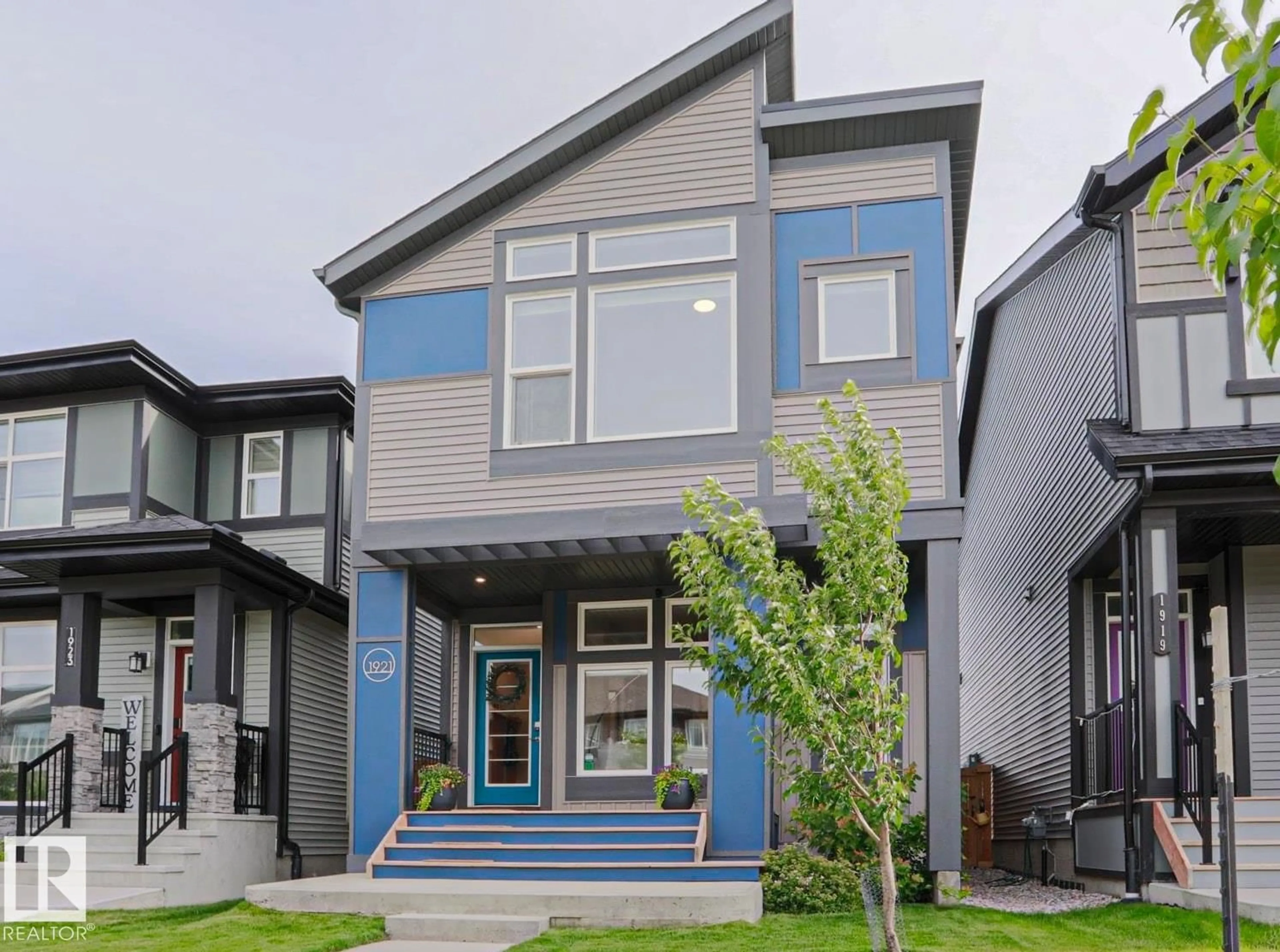 Home with vinyl exterior material, street for 1921 KROETSCH CR, Edmonton Alberta T6W4J2