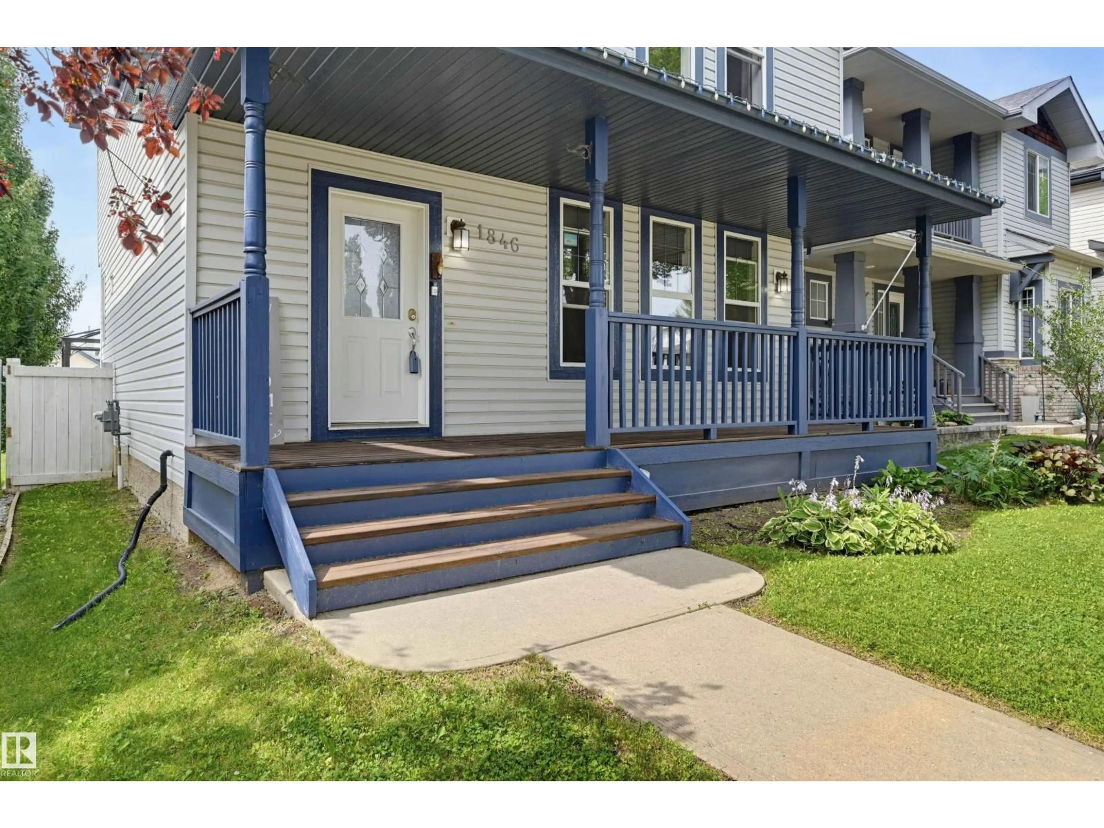 Home with vinyl exterior material, street for 1846 TOWNE CENTRE BV, Edmonton Alberta T6R3B7