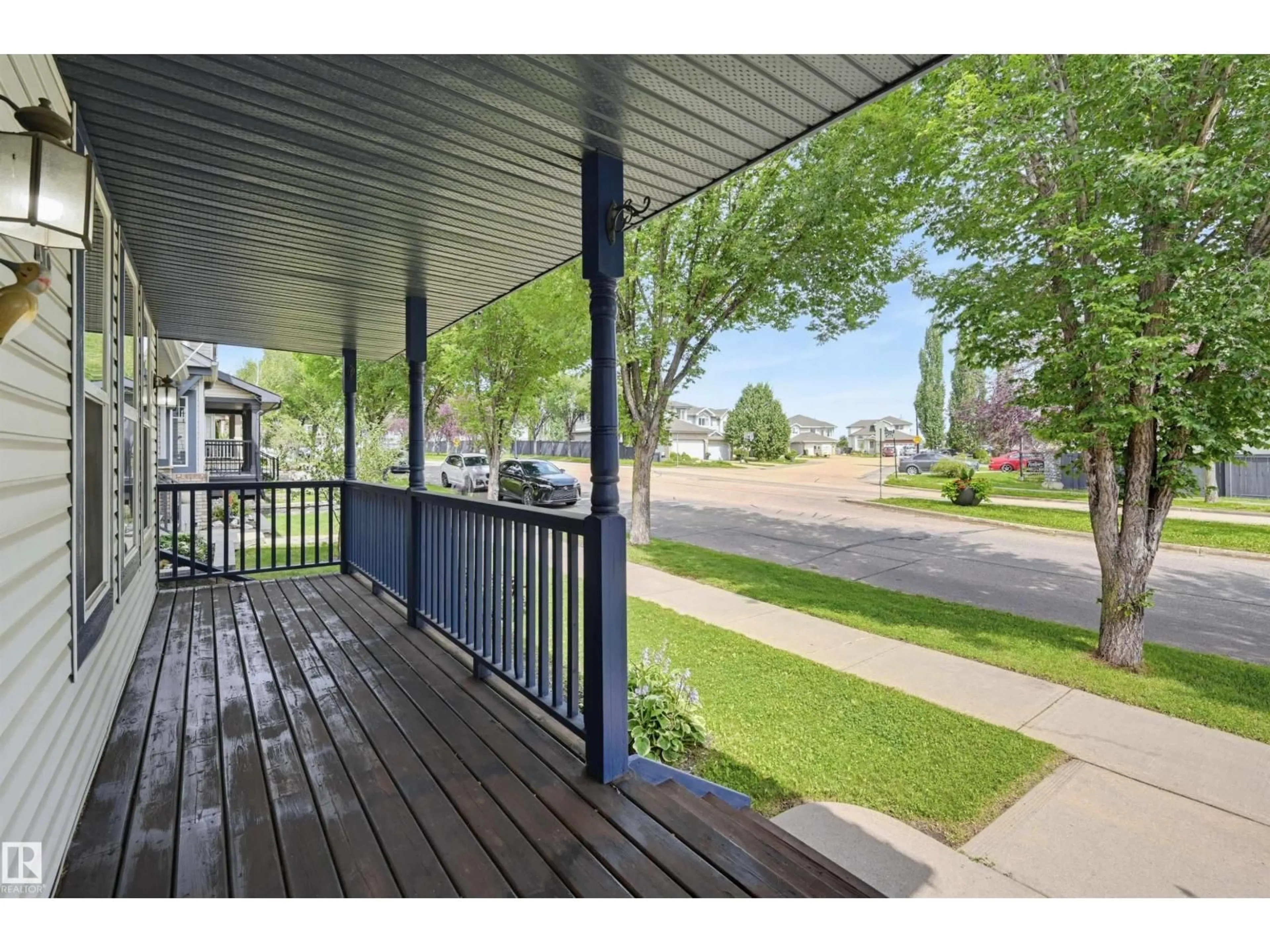 Patio, street for 1846 TOWNE CENTRE BV, Edmonton Alberta T6R3B7