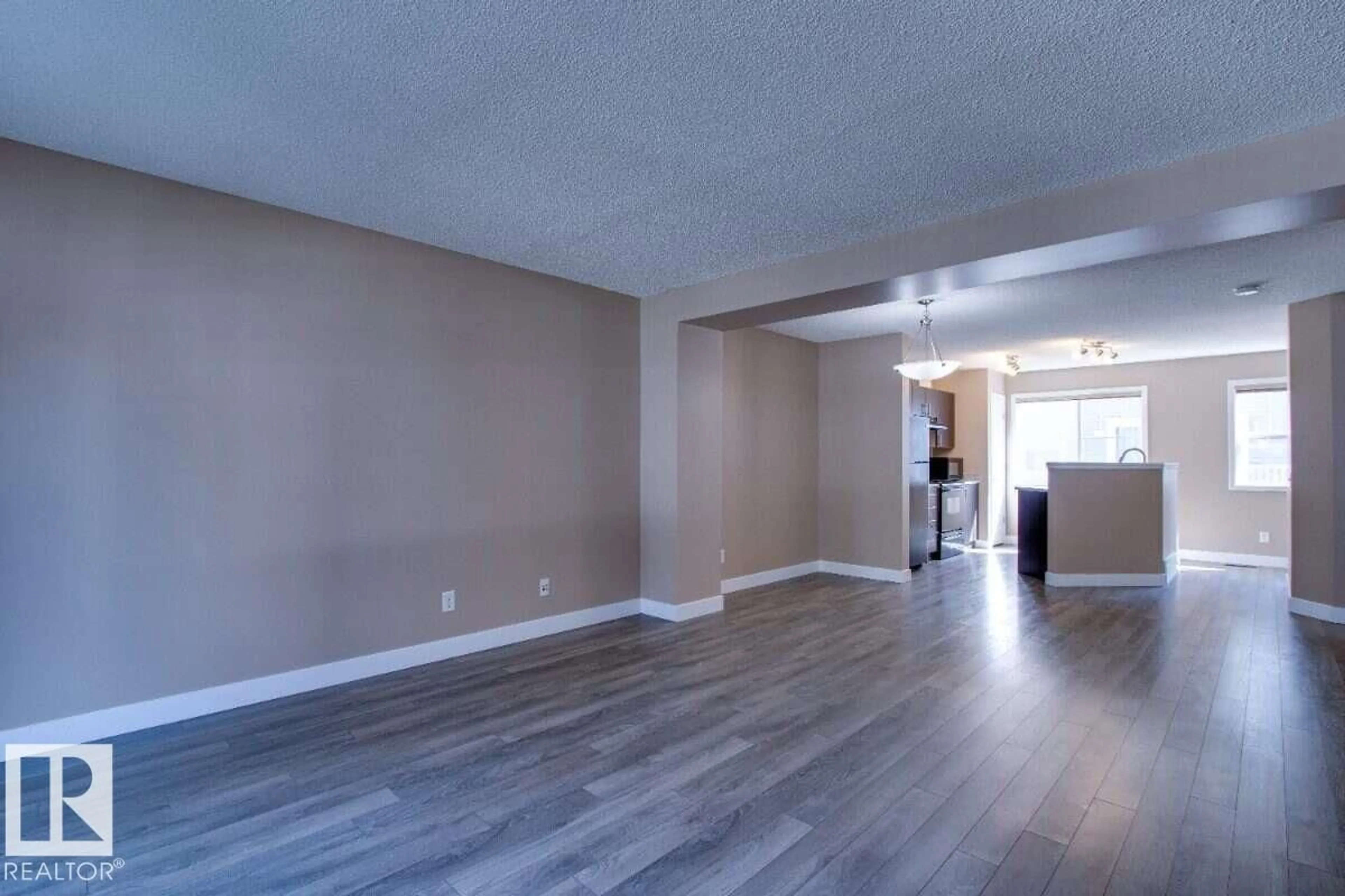 A pic of a room for 15 - 8304 11 AV, Edmonton Alberta T6X1J8