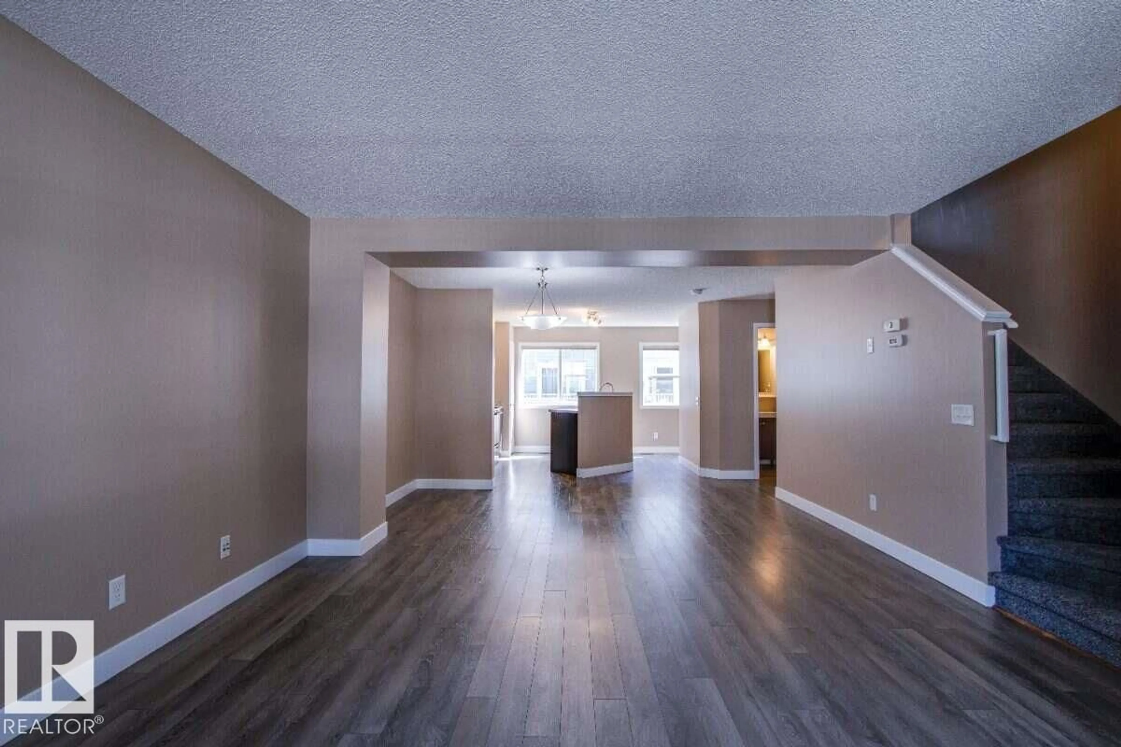 Unknown for 15 - 8304 11 AV, Edmonton Alberta T6X1J8