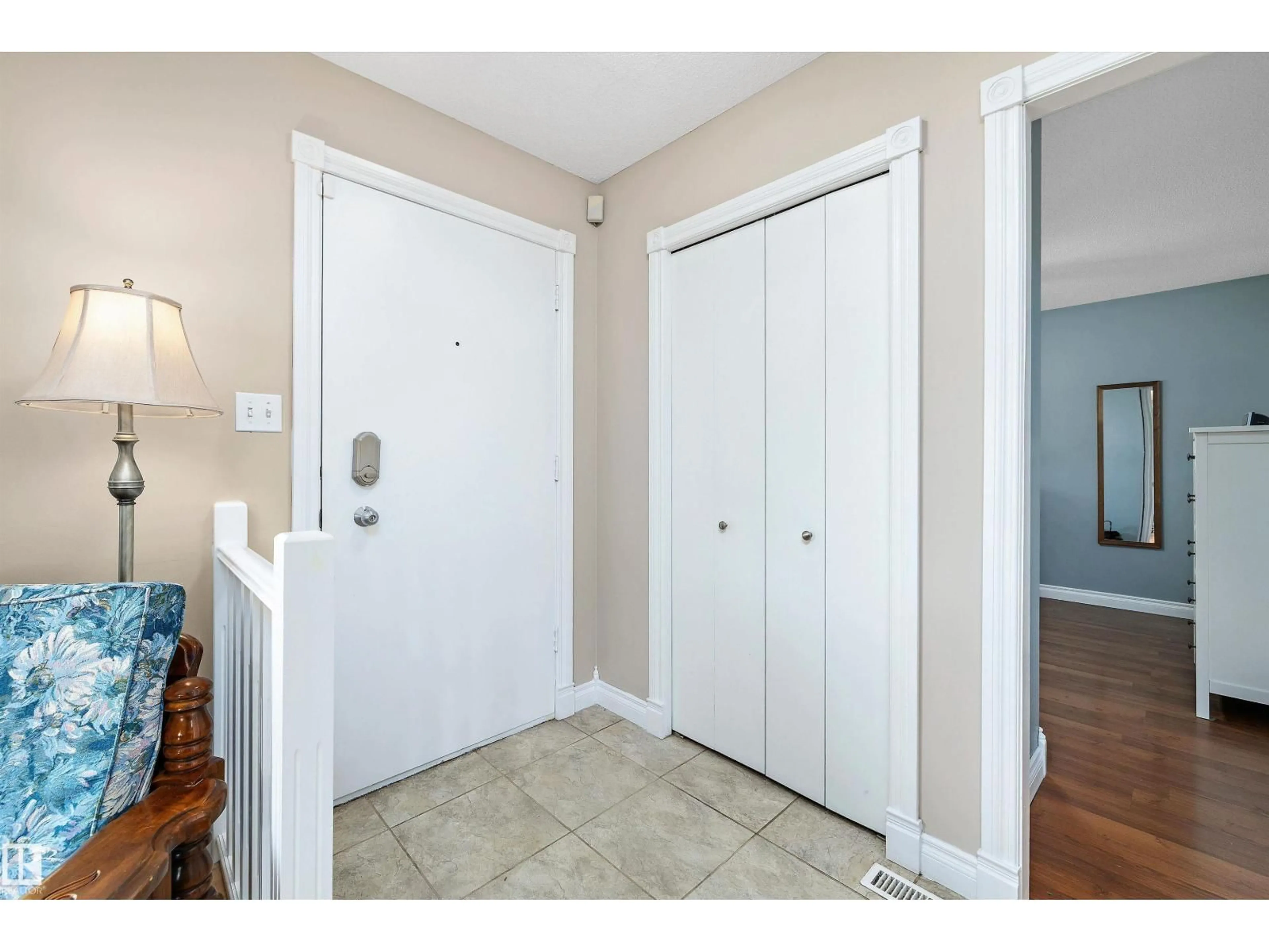 Indoor entryway for 3511 73 ST, Edmonton Alberta T6K0M2
