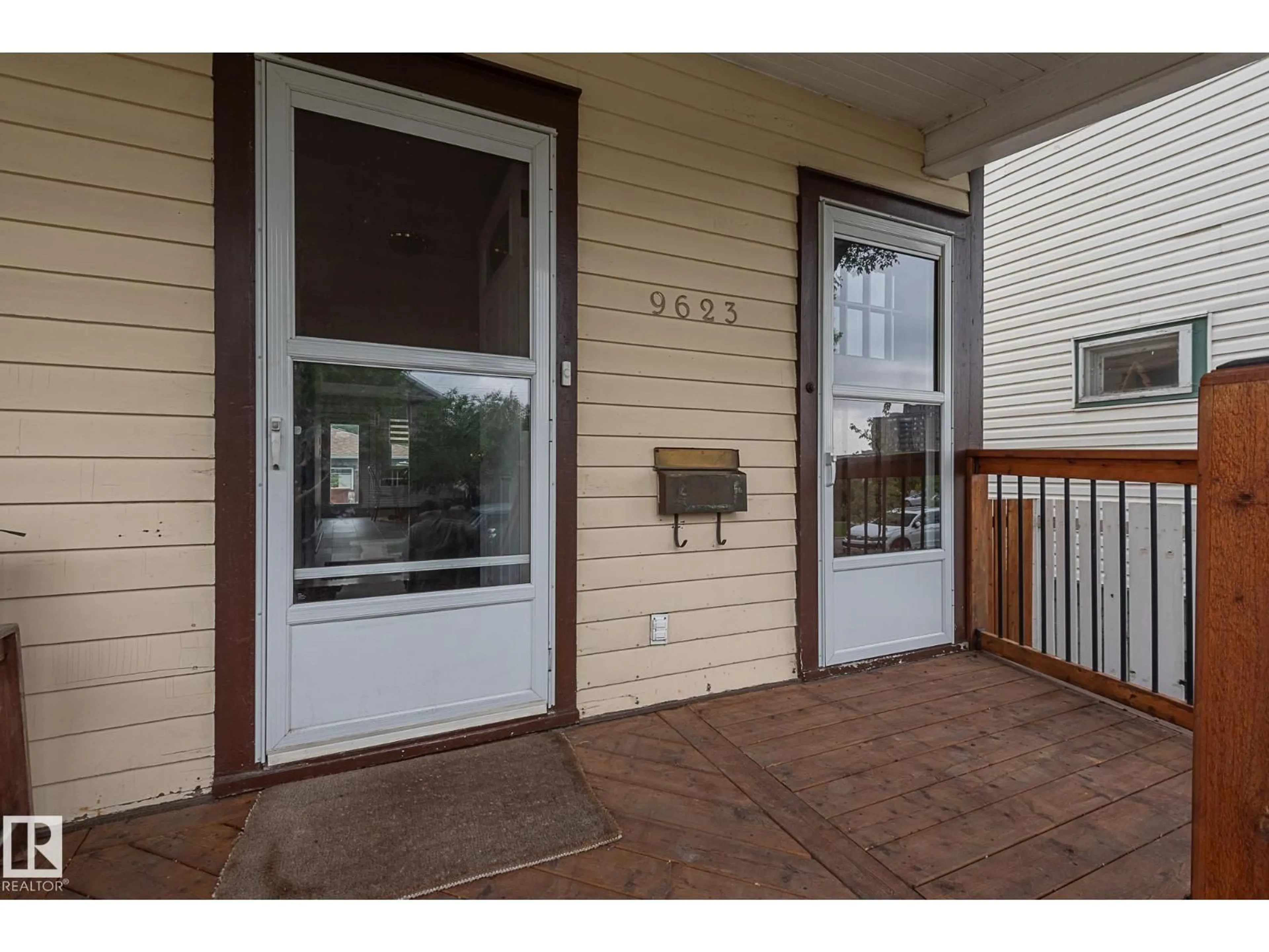 Indoor entryway for 9623 110A AV, Edmonton Alberta T5H1J8