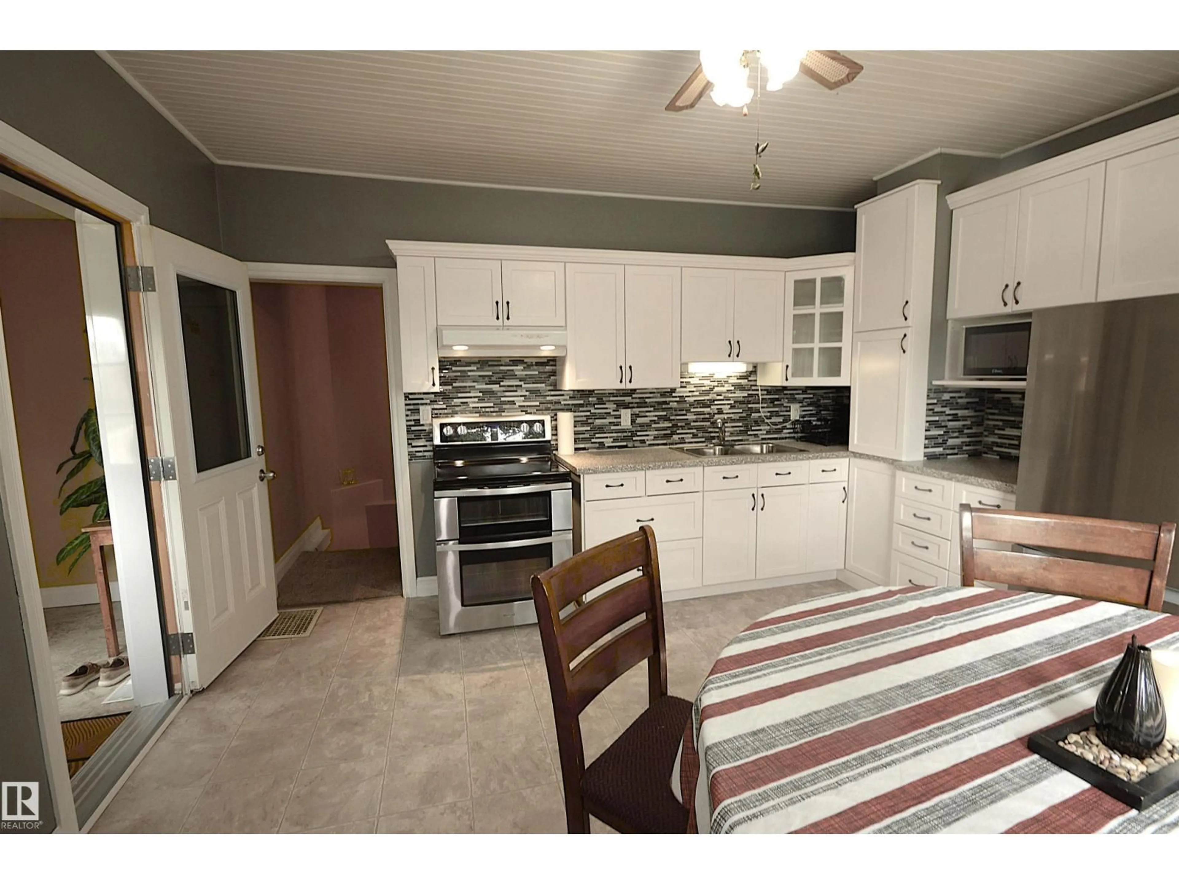 Unknown for 4802 50 ST, Glendon Alberta T0A1P0