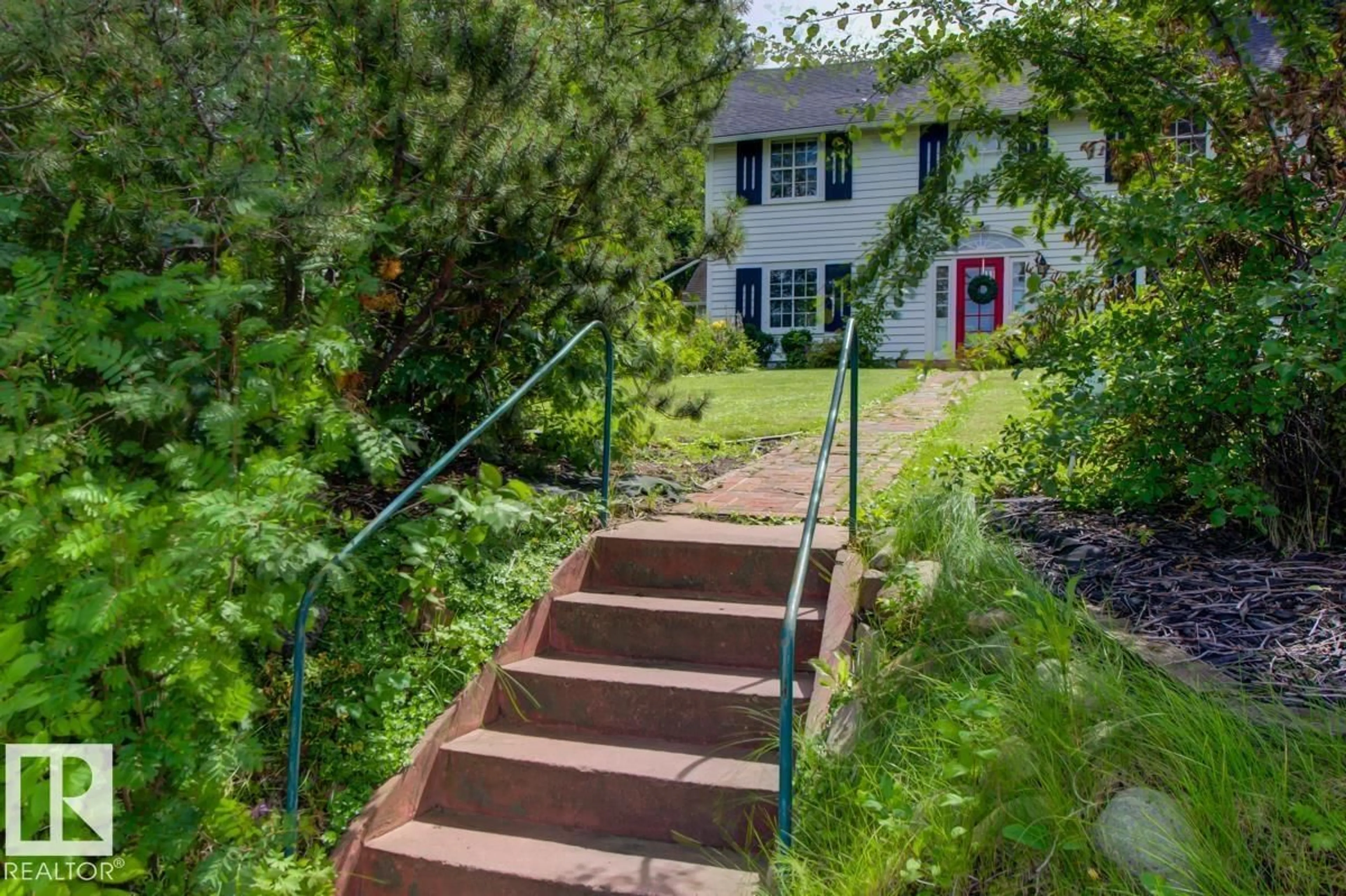 Stairs for 11619 SASKATCHEWAN DR, Edmonton Alberta T6G2B5