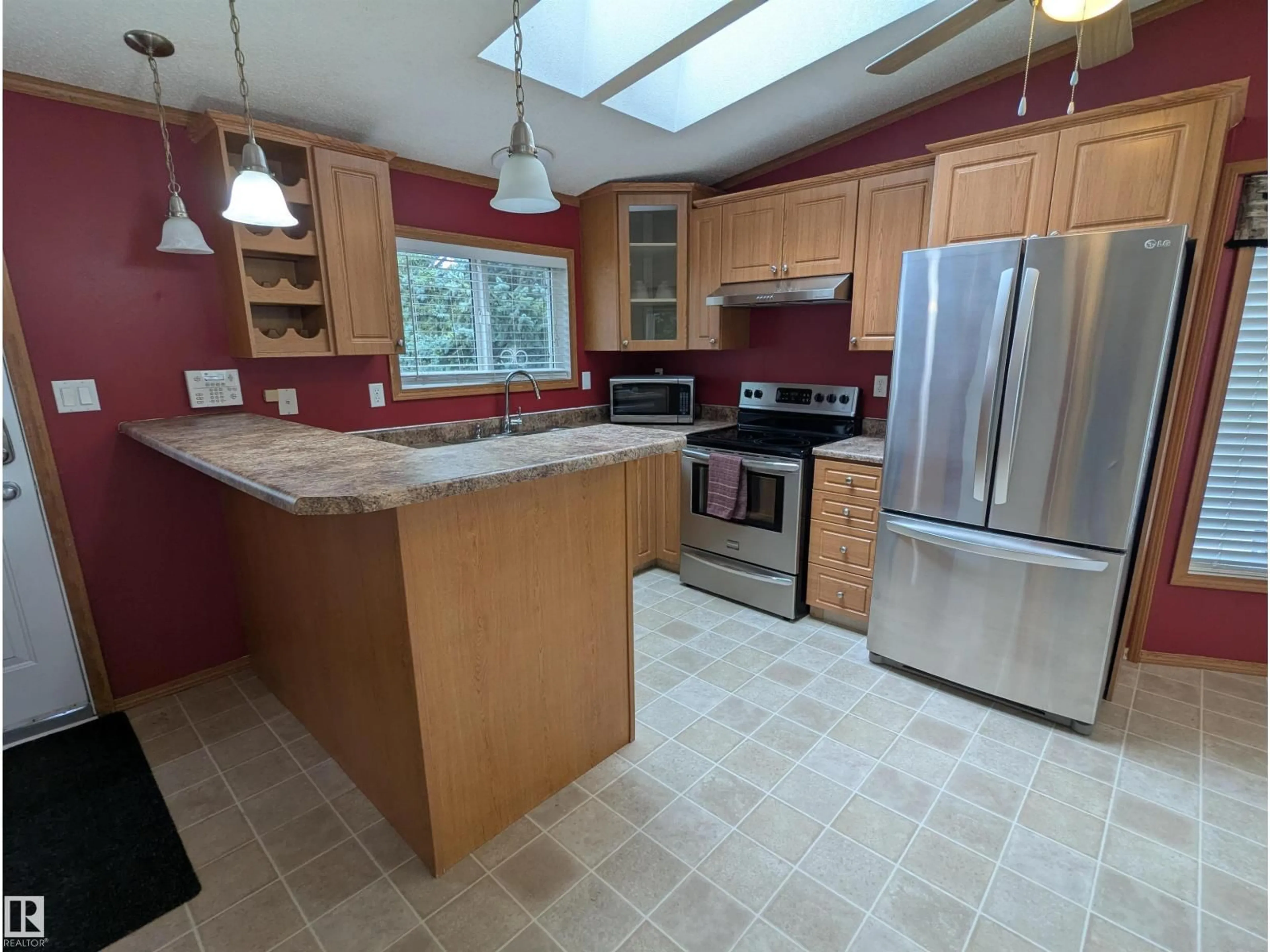 Open concept kitchen, unknown for NW - 9 WEST VIEW BV, Edmonton Alberta T5S1T5