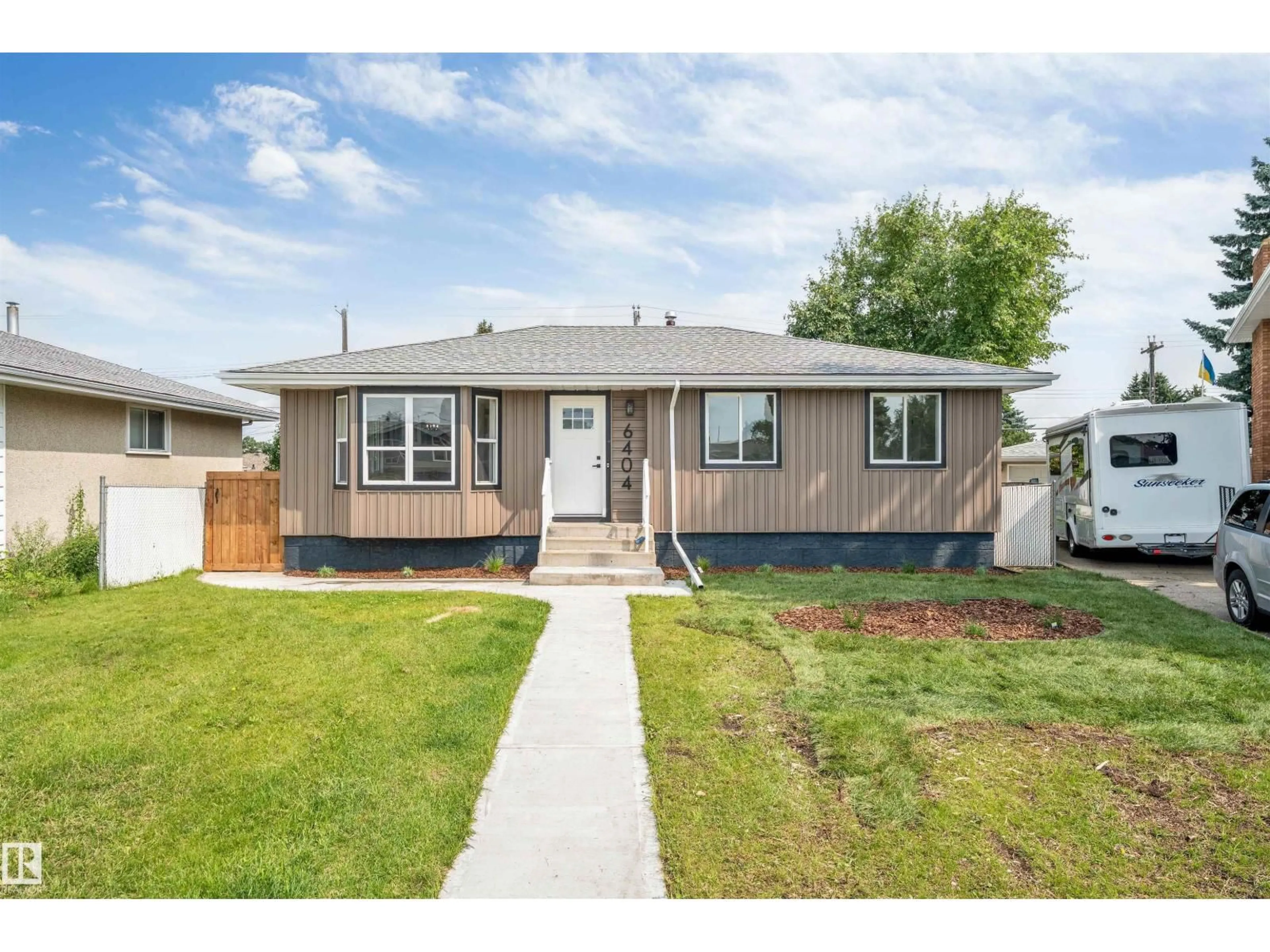 Home with vinyl exterior material, street for 6404 88 AV, Edmonton Alberta T6B0M2