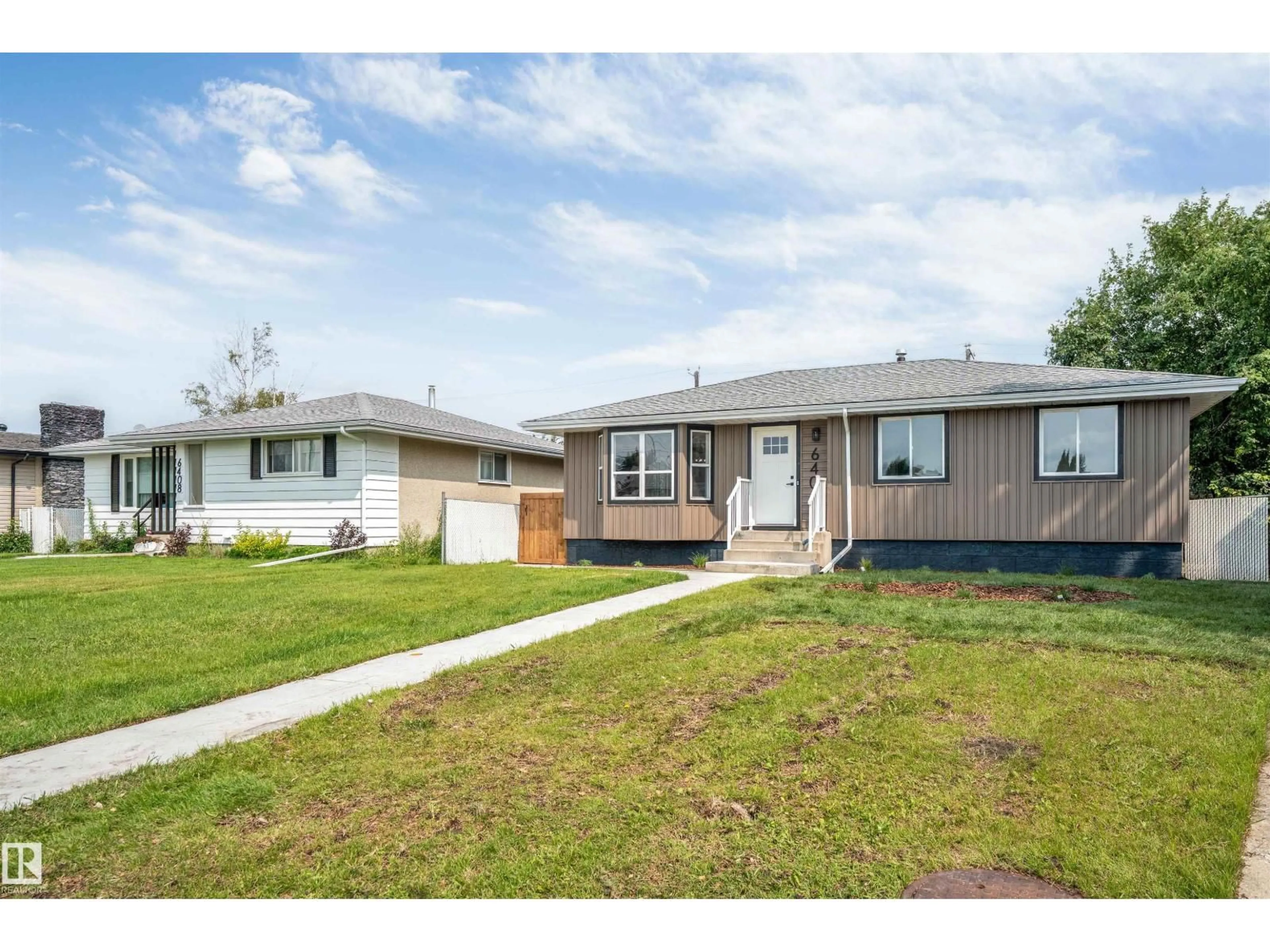 Home with vinyl exterior material, street for 6404 88 AV, Edmonton Alberta T6B0M2