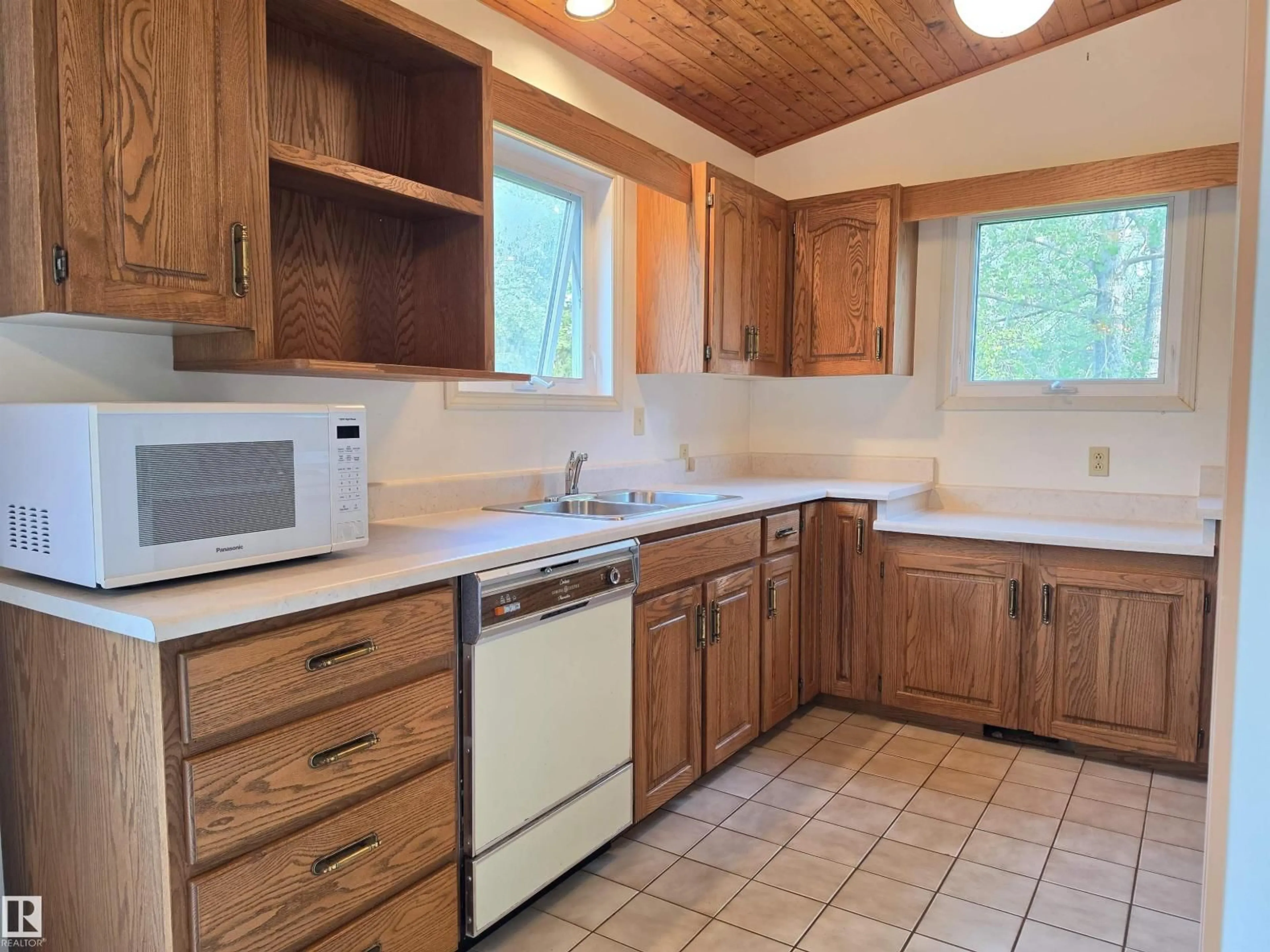 Standard kitchen, unknown for 12 53220 RGE ROAD 15, Rural Parkland County Alberta T7Y0C3